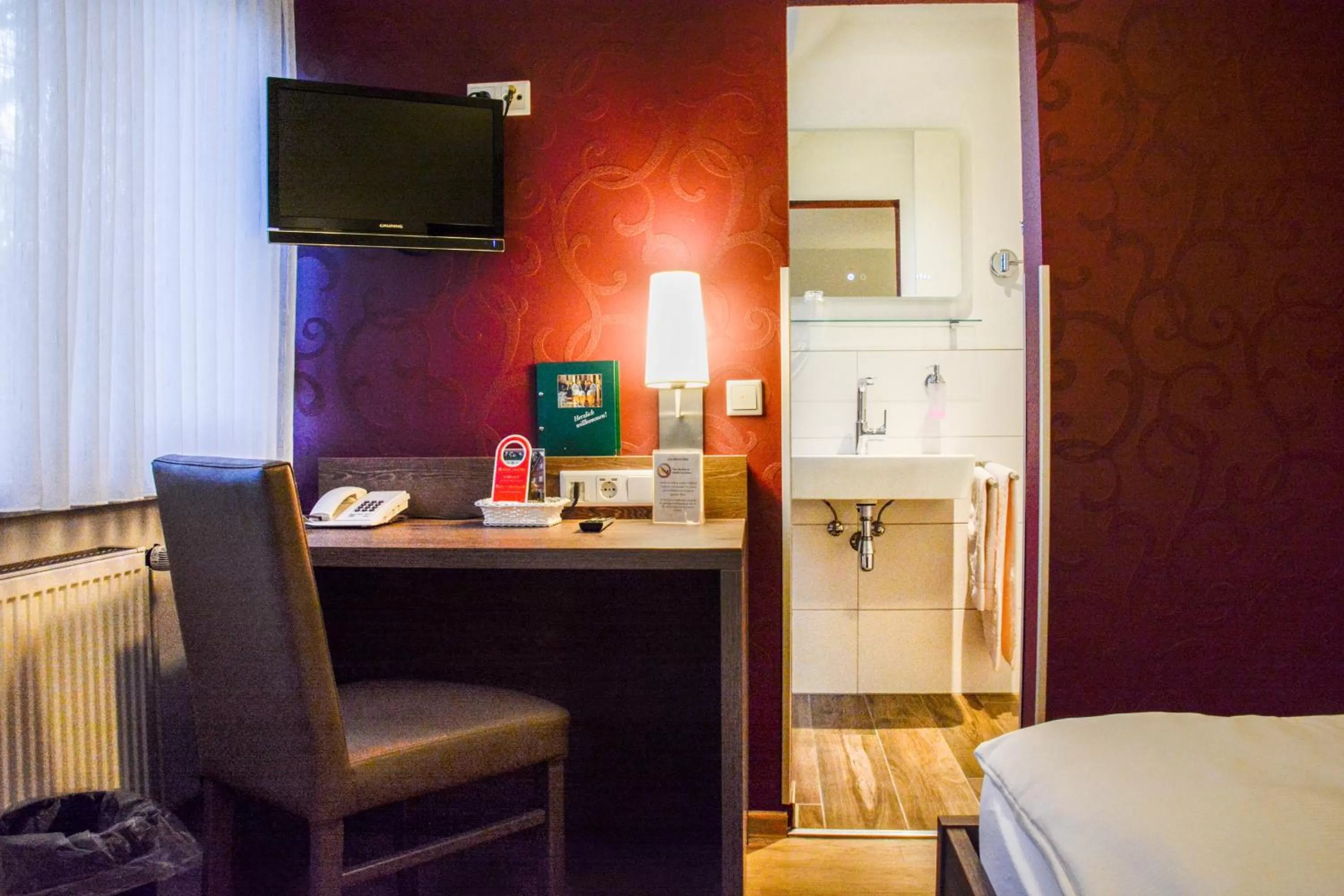 TV and multimedia, Bed in Gasthof Waldesruh