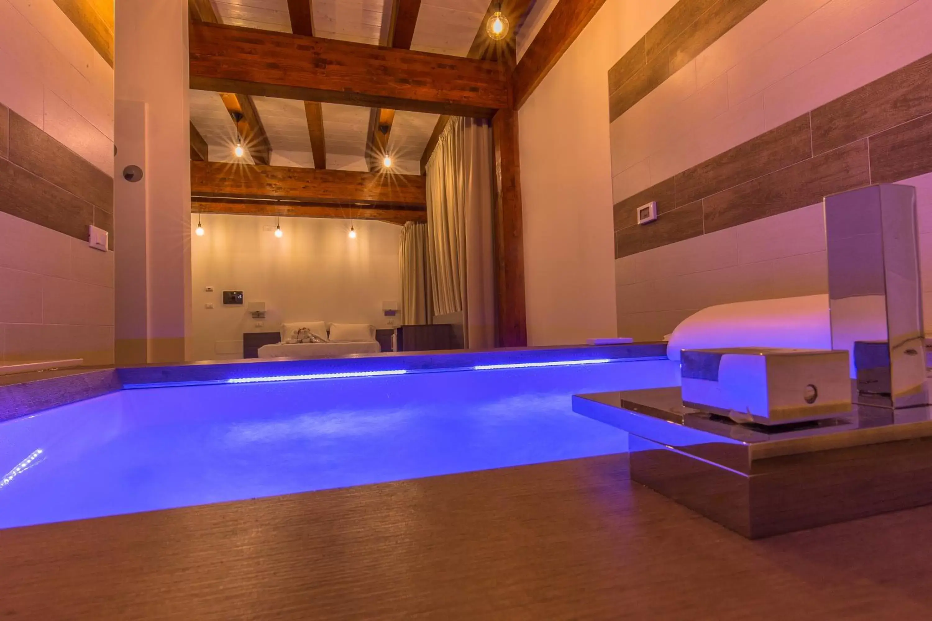 Hot Tub, Swimming Pool in Il Semaforo Sila Hotel