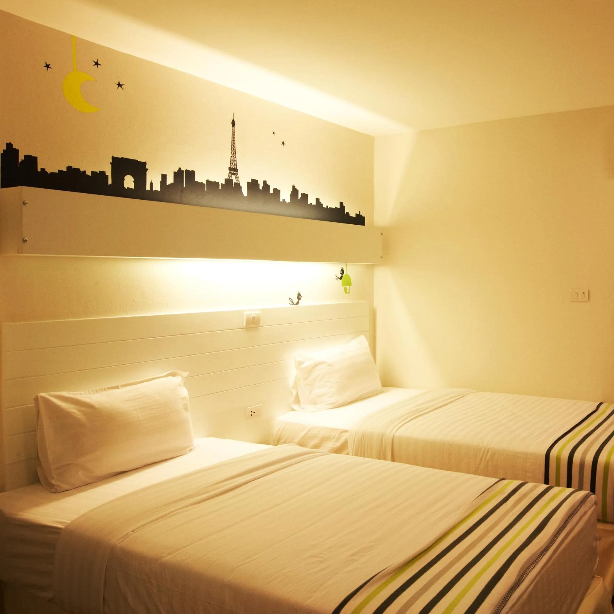 Bed in The Phoenix Hotel Bangkok - Suvarnabhumi Airport