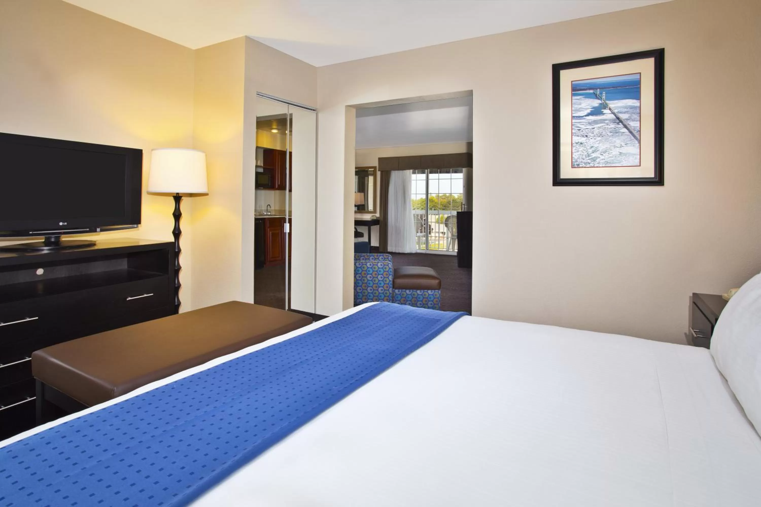 Photo of the whole room, Bed in Holiday Inn Express Mackinaw City by IHG