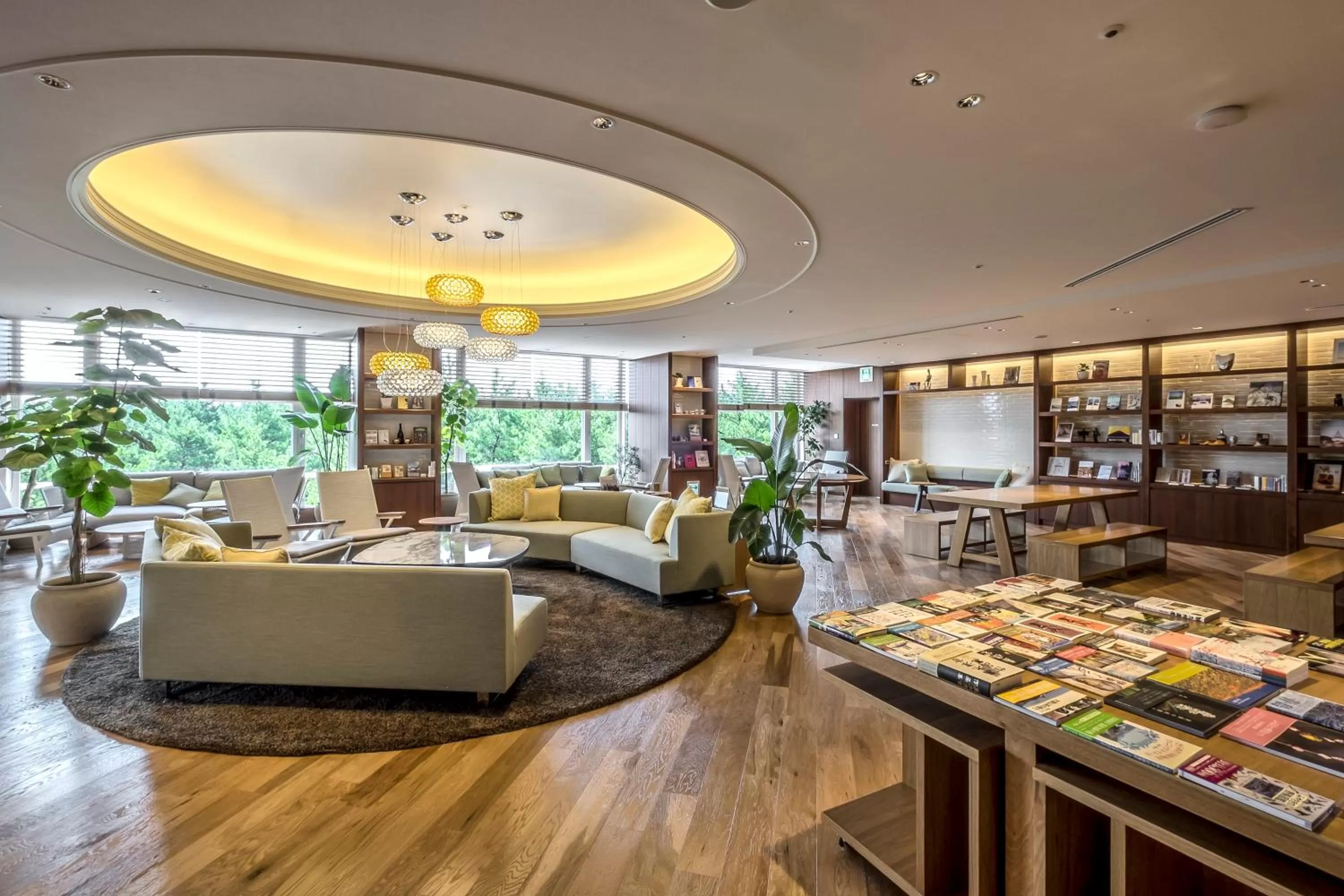 Communal lounge/ TV room in Phoenix Seagaia Ocean Tower