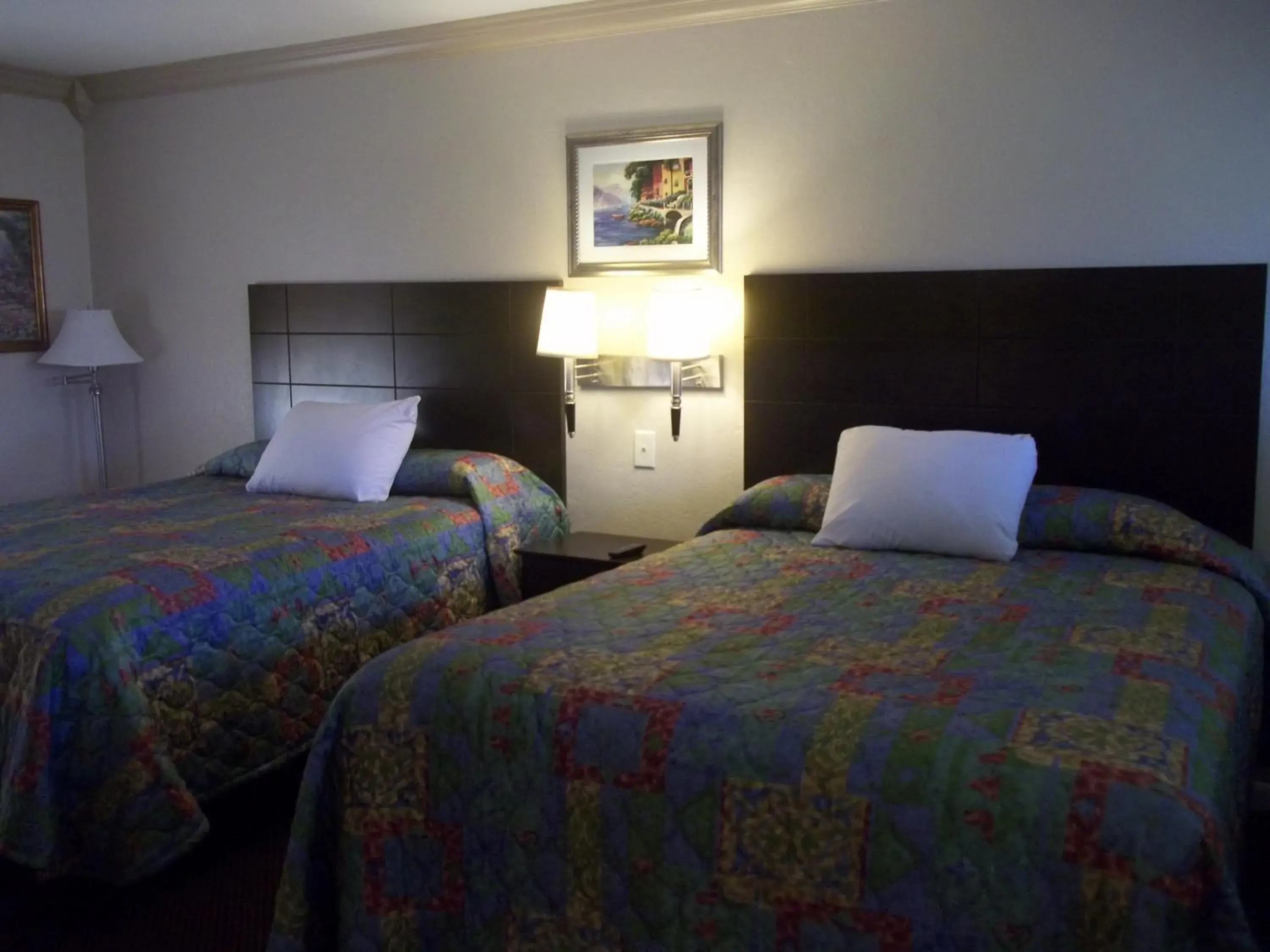 Bed in Scottish Inns Galveston