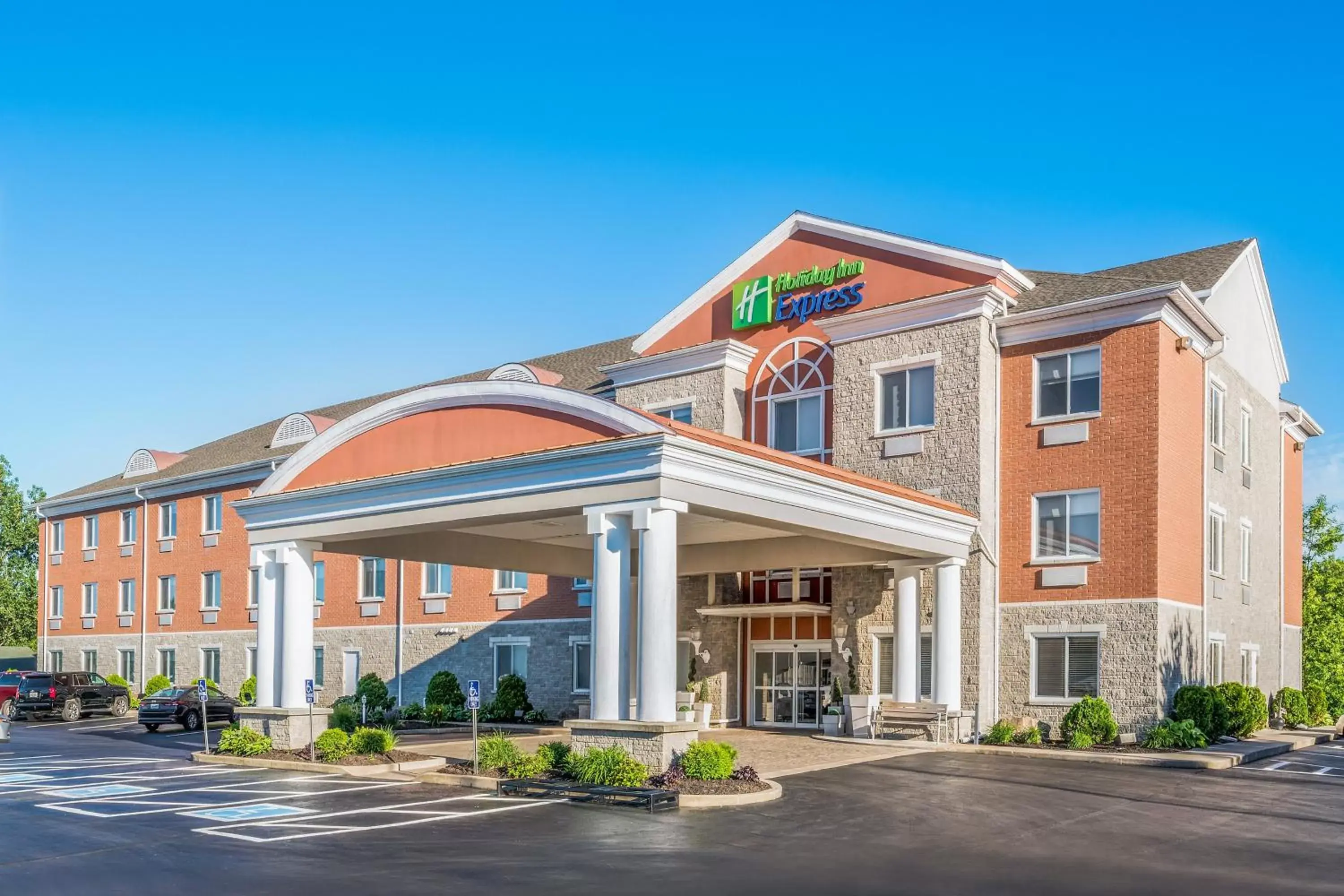 Property building in Holiday Inn Express Hotel & Suites 1000 Islands - Gananoque by IHG Property building in Holiday Inn Express Hotel & Suites 1000 Islands - Gananoque by IHG