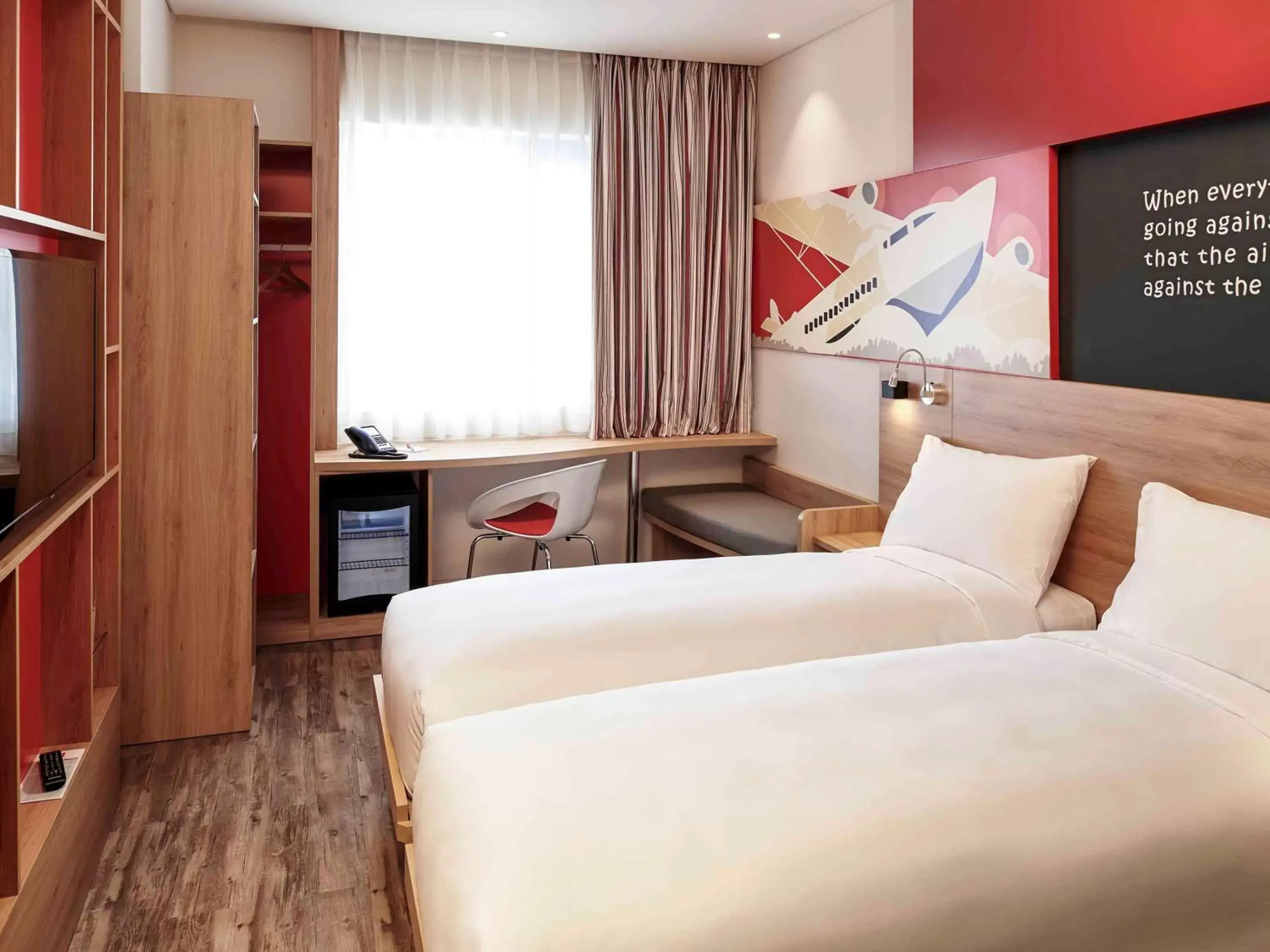 Photo of the whole room, Bed in Ibis Saigon Airport