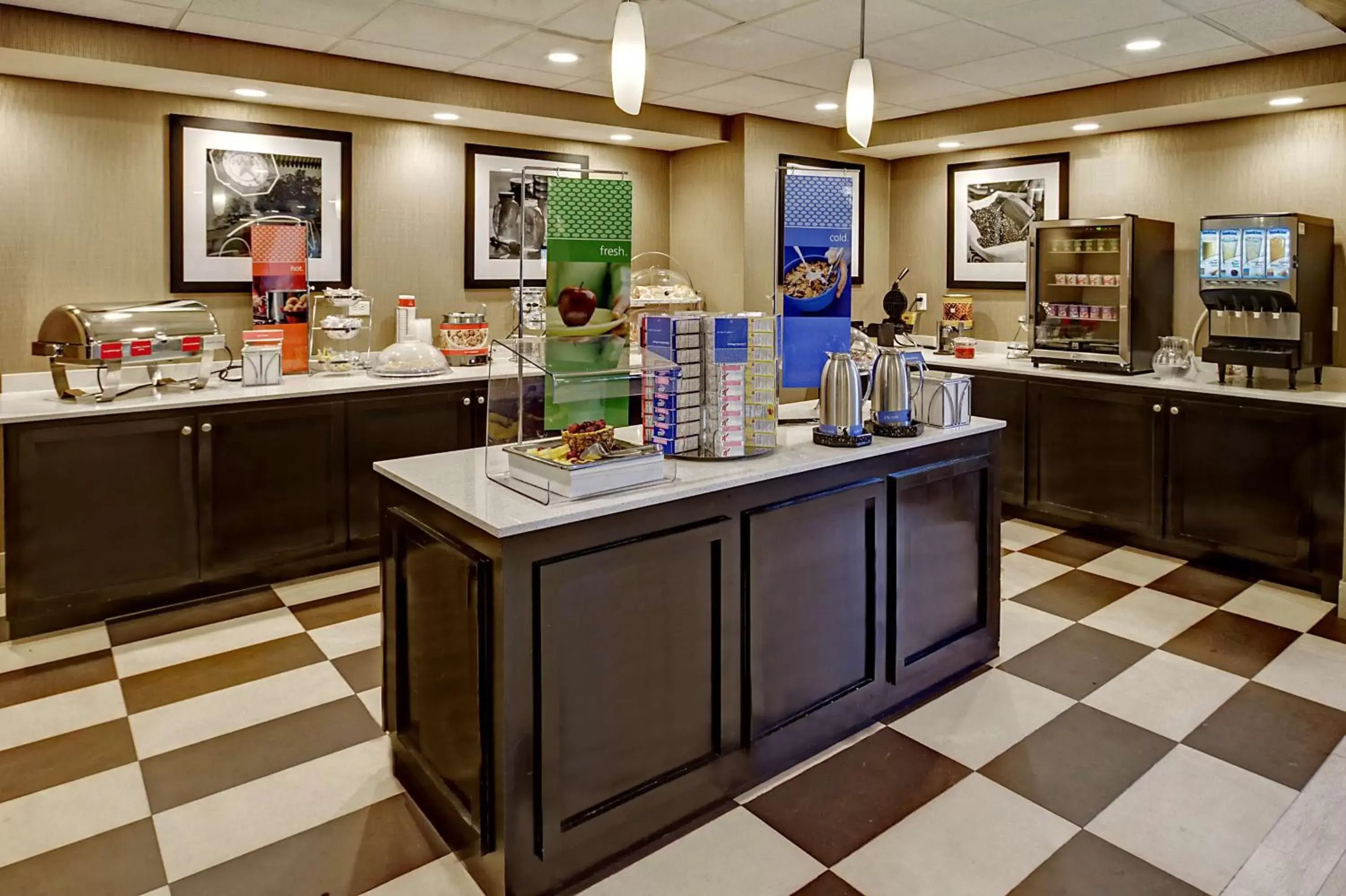 Dining area, Restaurant/Places to Eat in Hampton Inn Cookeville