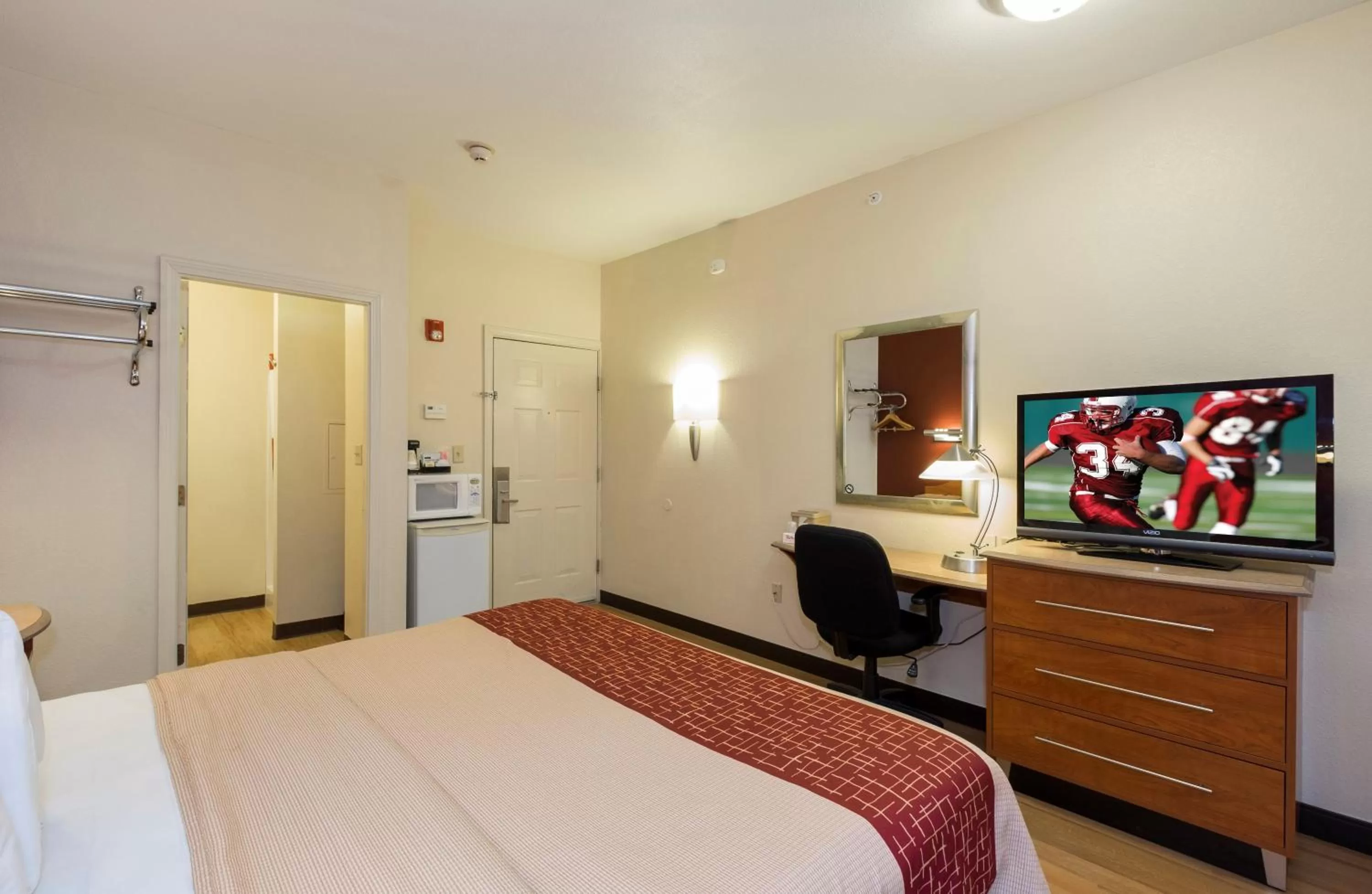 Deluxe Queen Room Disability Access Roll-In Shower Non-Smoking in Quality Inn Queensbury - Lake George Area
