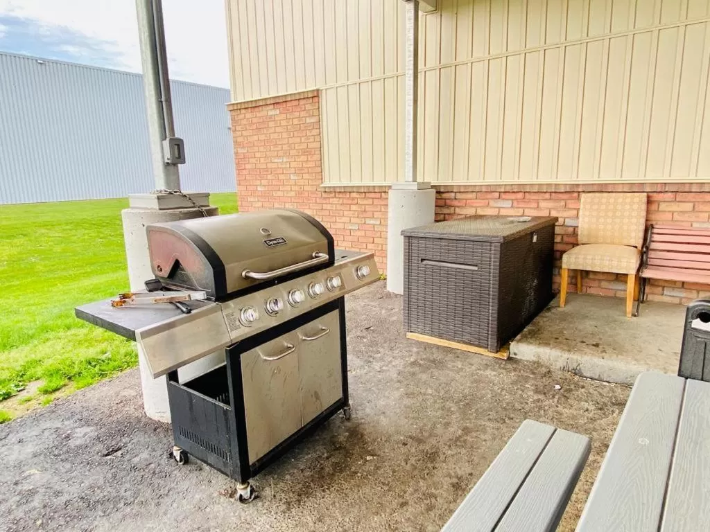 BBQ facilities in wallaceburg inn