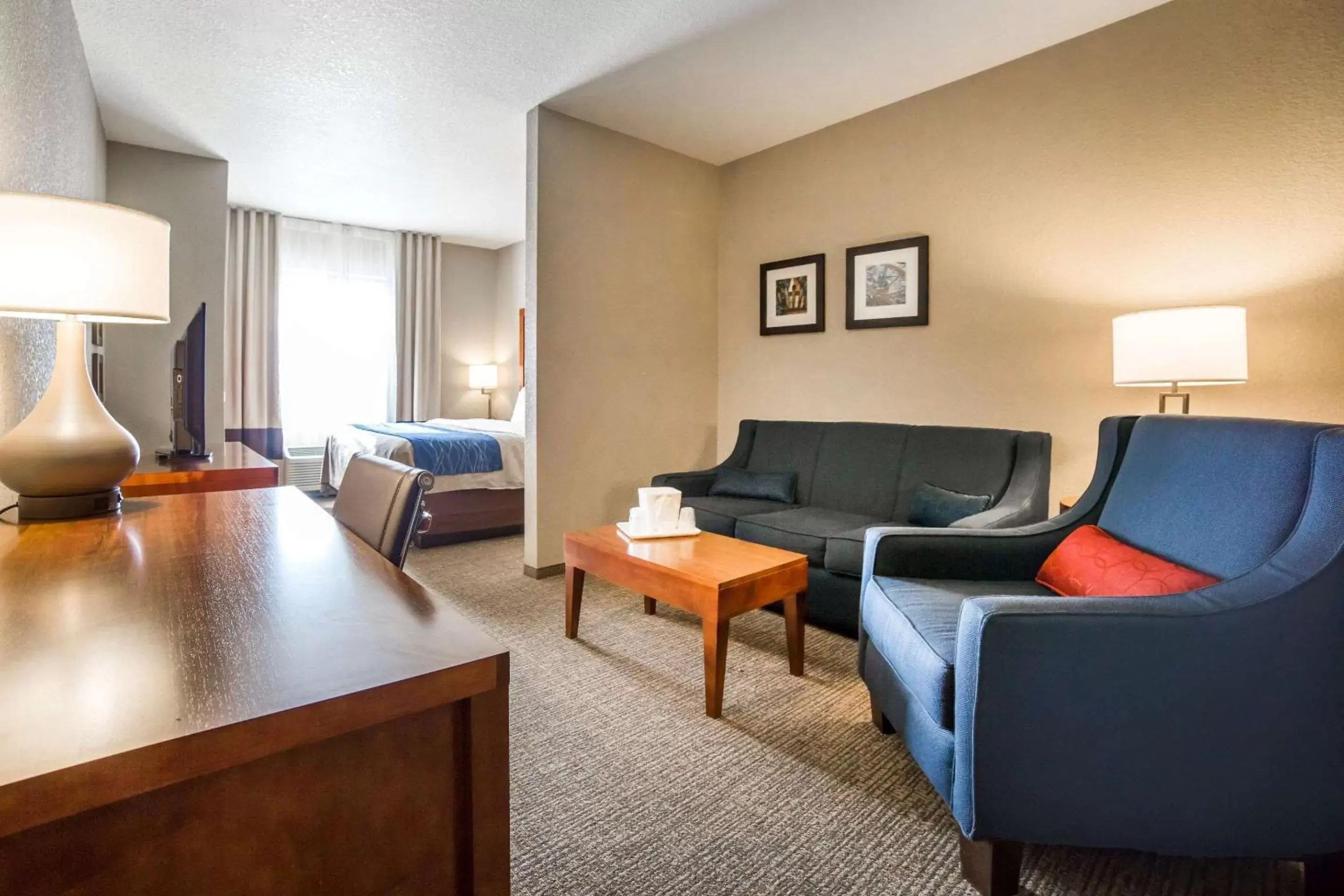 Photo of the whole room, Seating Area in Comfort Inn & Suites Cheyenne