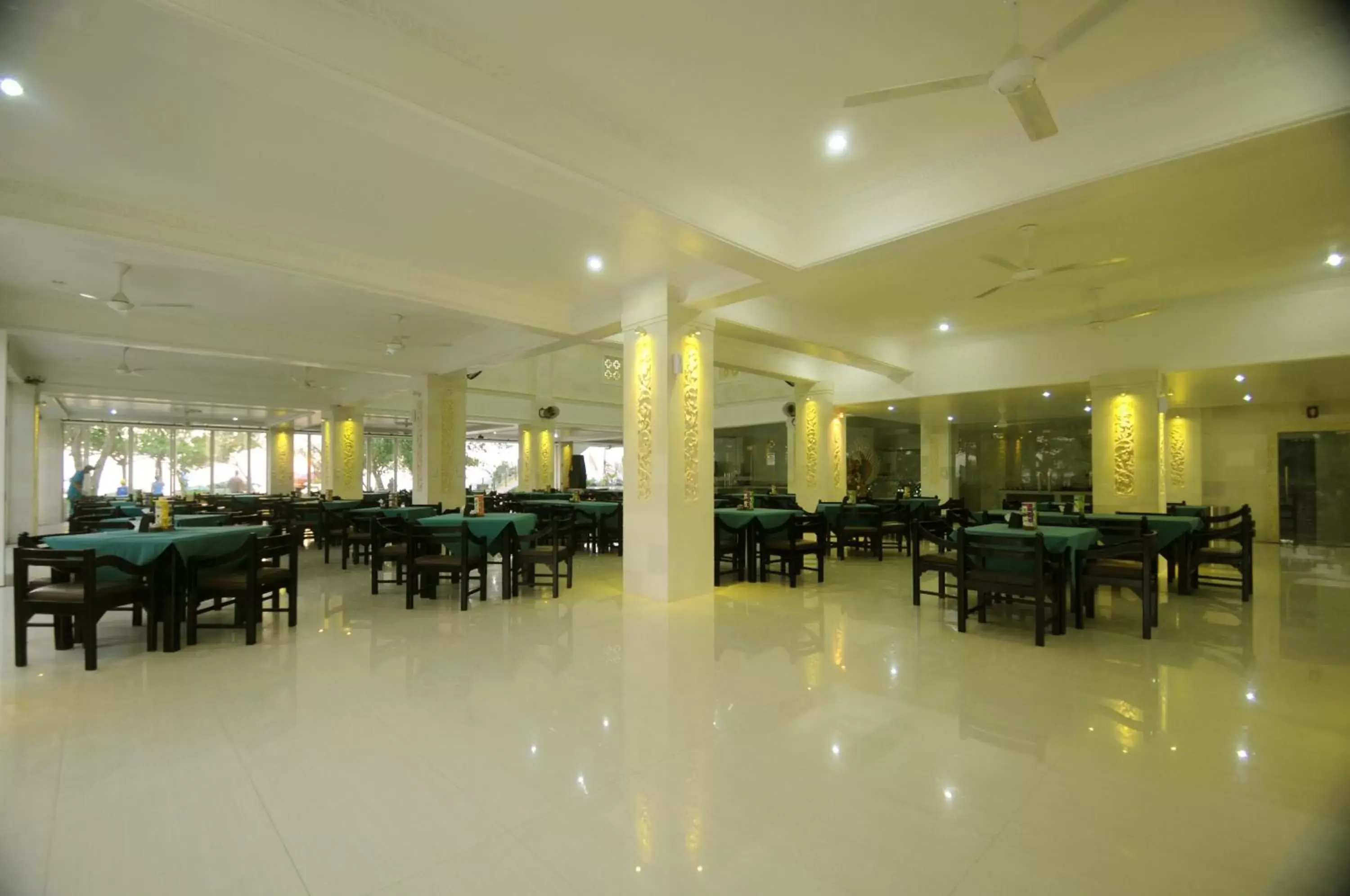 Restaurant/Places to Eat in Melasti Beach Resort & Spa Legian