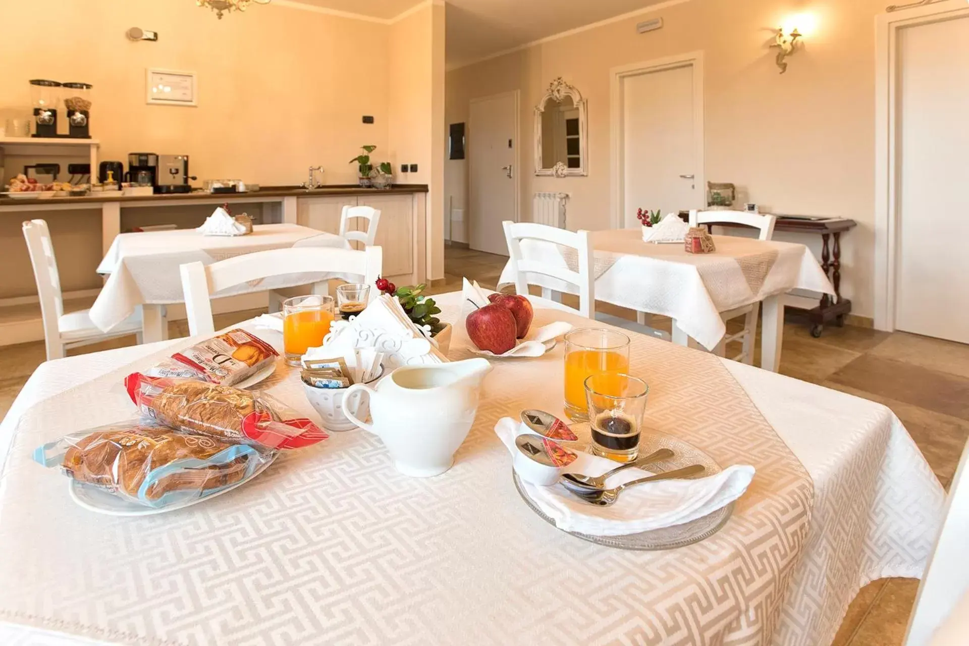 Restaurant/Places to Eat in Villa Malvasio refined b&b