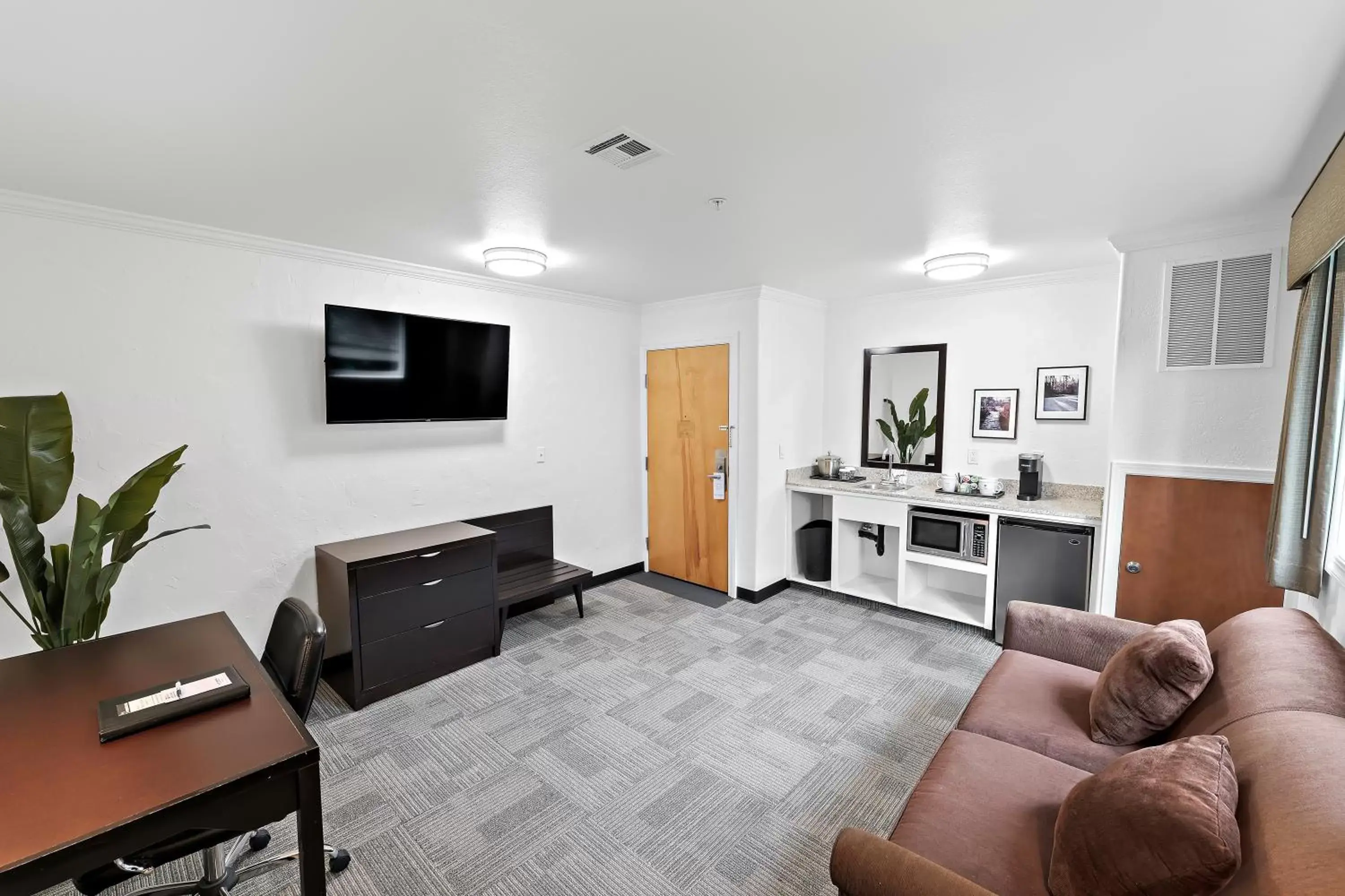Living room, Seating Area in Best Western Wesley Inn & Suites