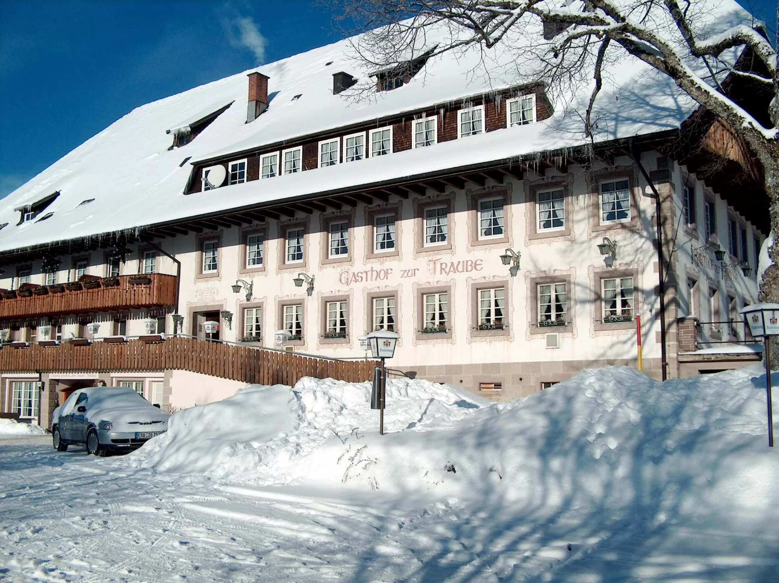 Property building in ZUR TRAUBE Schwarzwaldhotel & Restaurant am Titisee