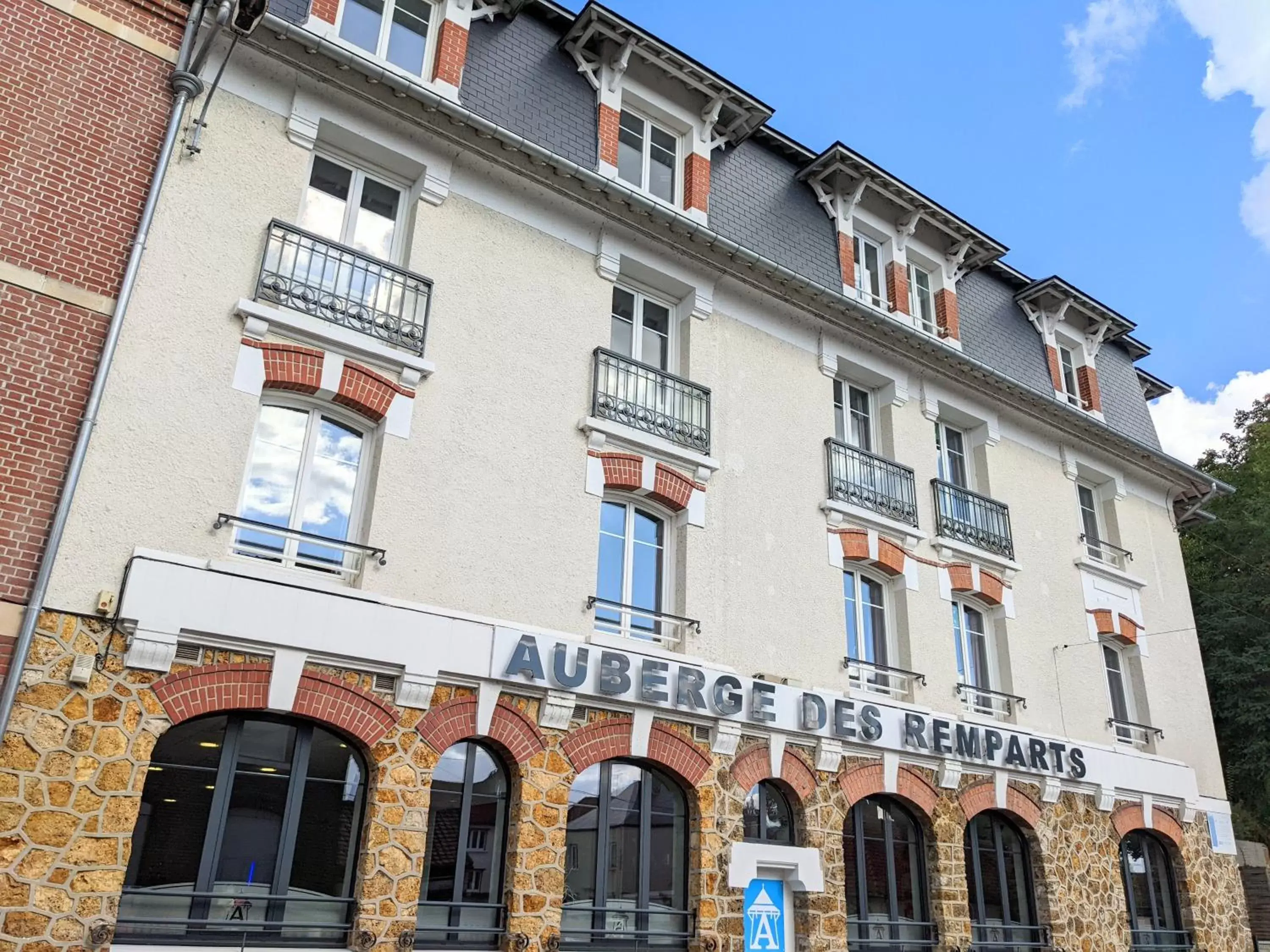 Property Building in Auberge des Remparts