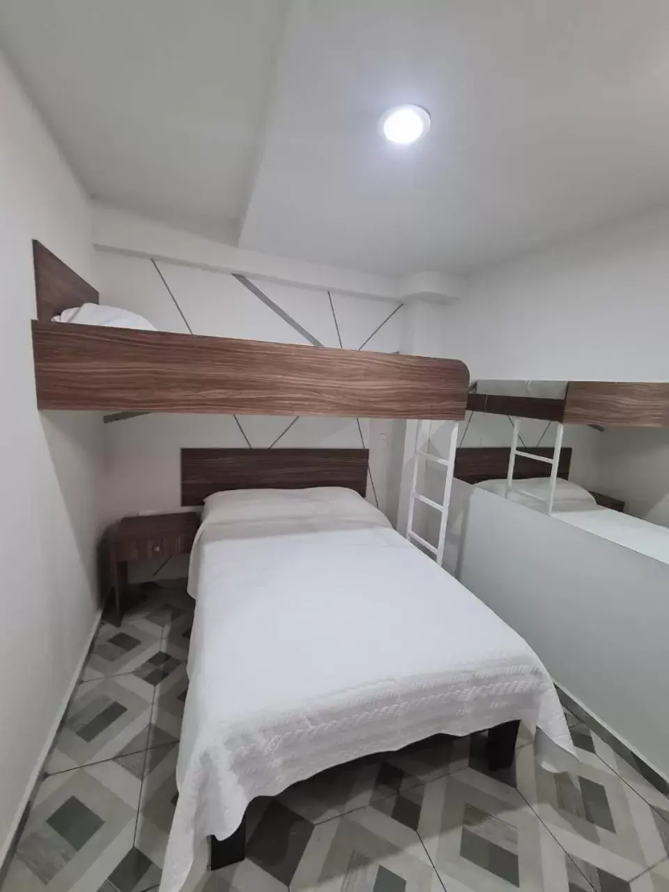 Bed, Bunk Bed in Hotel Town Express