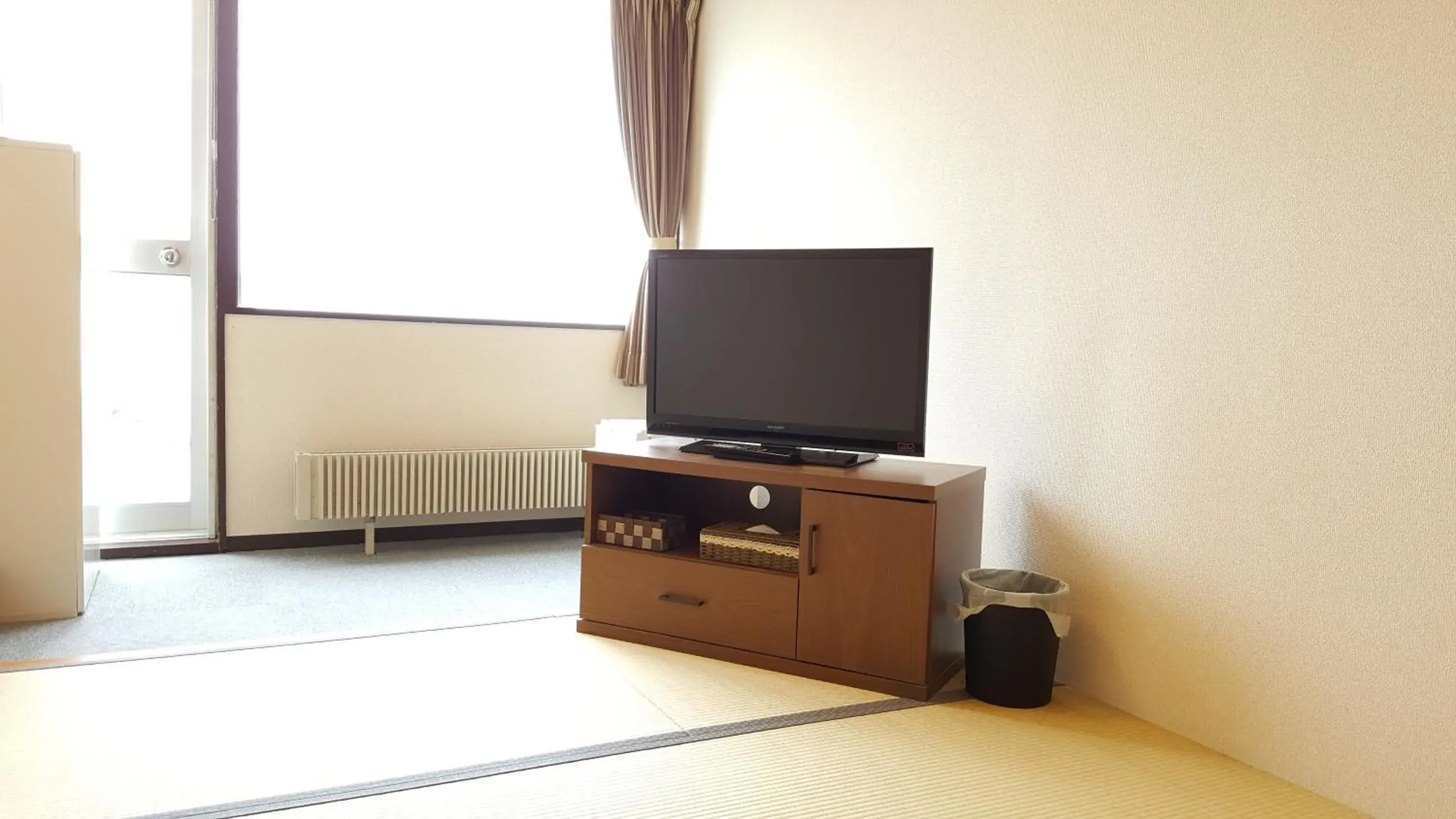 Photo of the whole room, TV/Entertainment Center in Granvillage Toya Daiwa Ryokan Annex