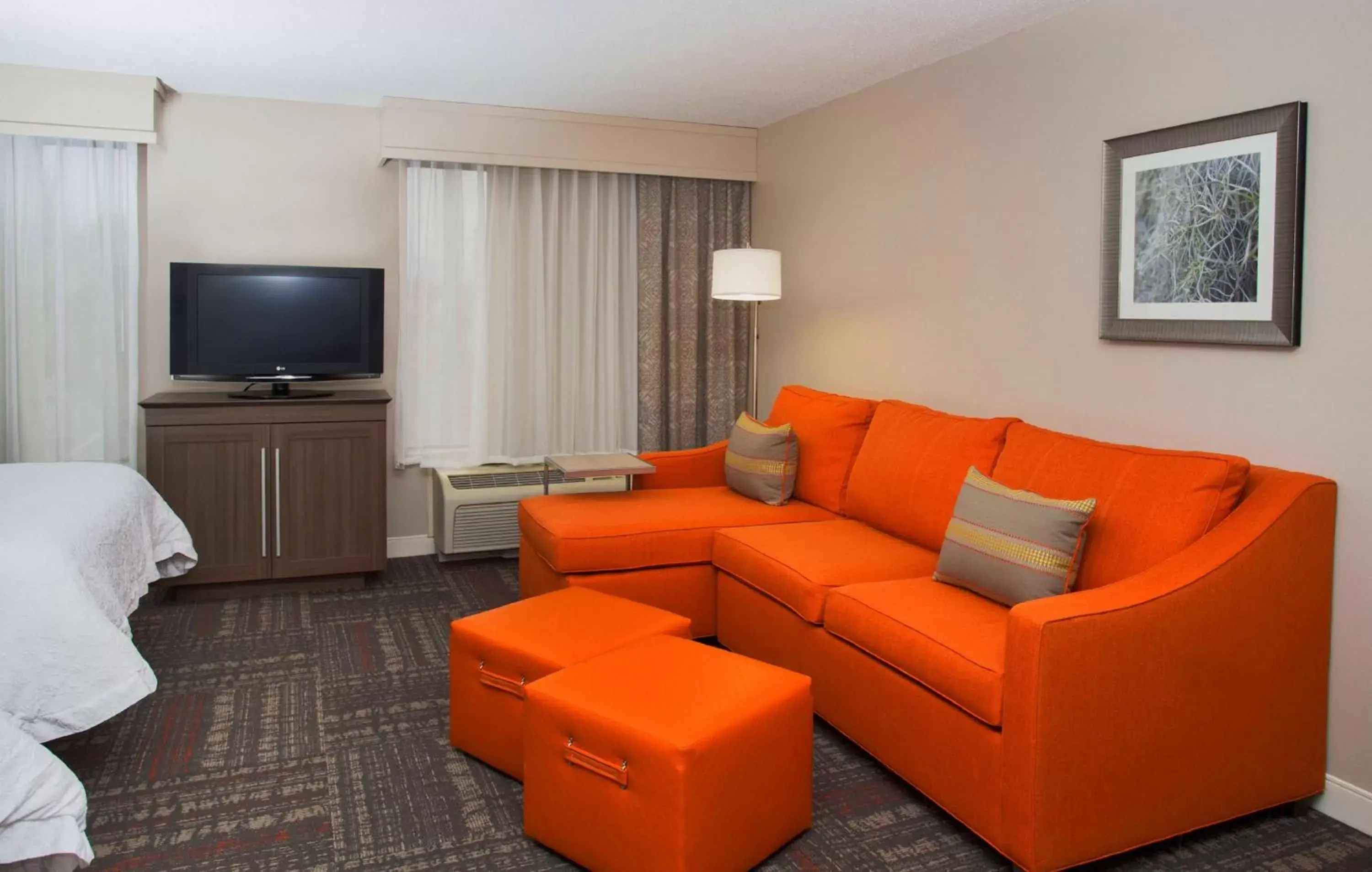 Bed, Seating Area in Hampton Inn & Suites Valdosta/Conference Center