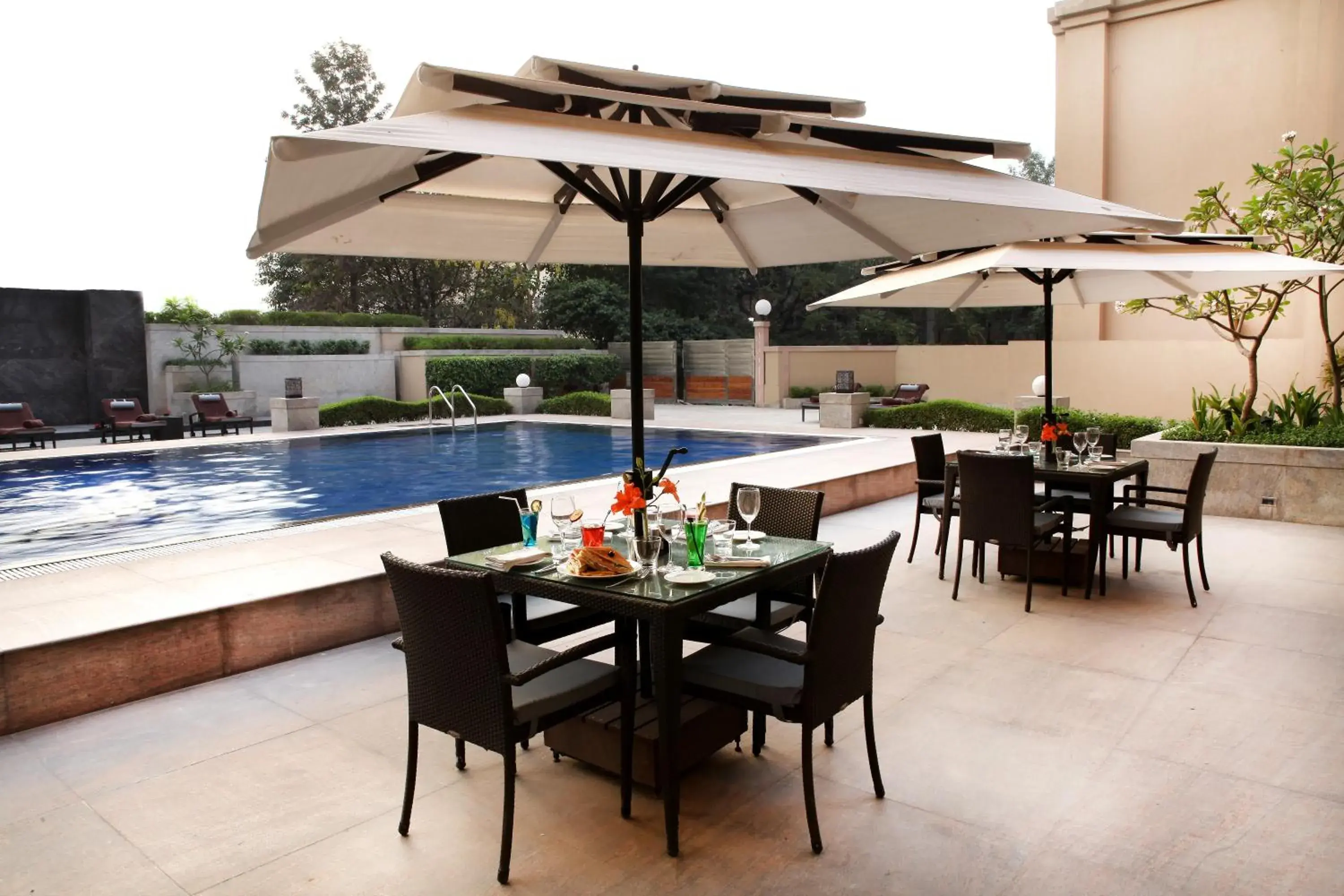 Swimming pool, Restaurant/Places to Eat in The Metropolitan Hotel New Delhi