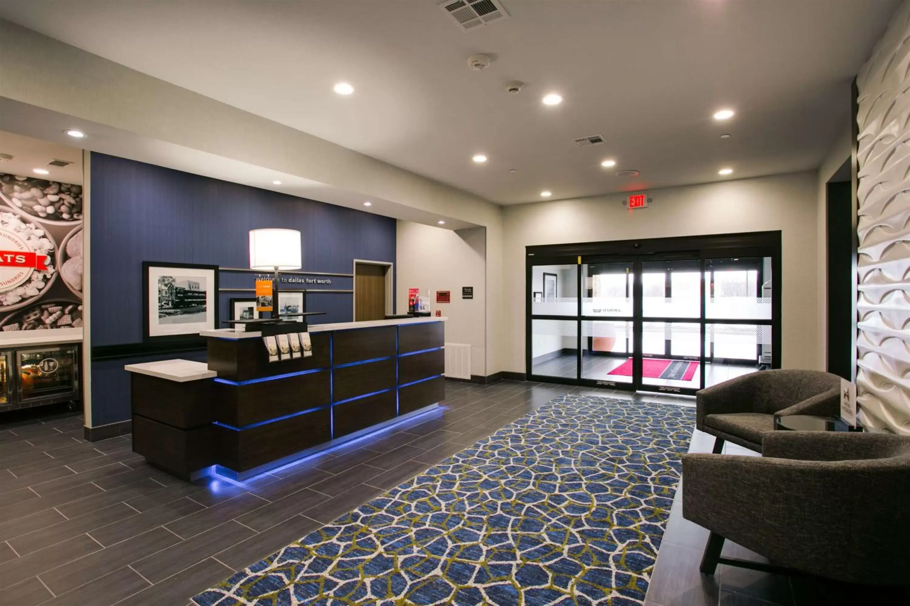 Lobby or reception, Seating Area in Hampton Inn & Suites Dallas/Ft. Worth Airport South