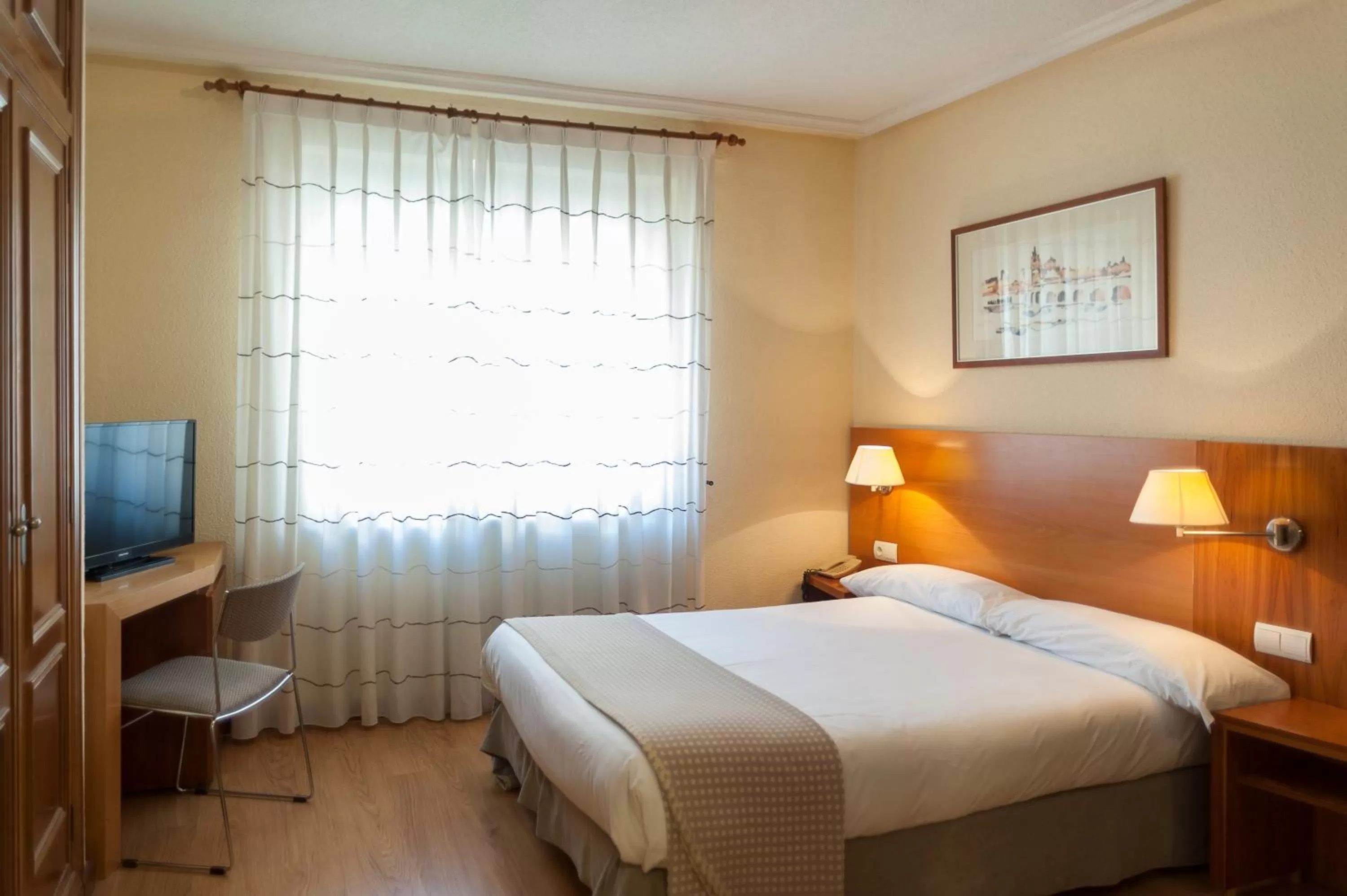 Standard Triple Room in Hotel Mercado by gaiarooms