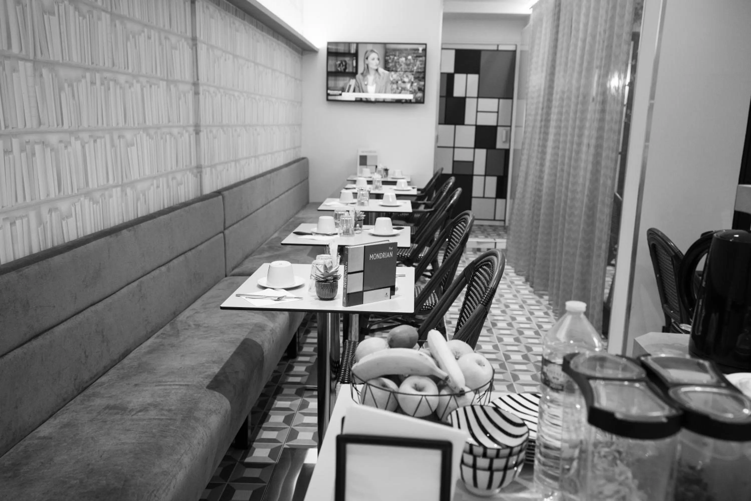 Restaurant/places to eat in Hôtel Du Mont Dore Batignolles