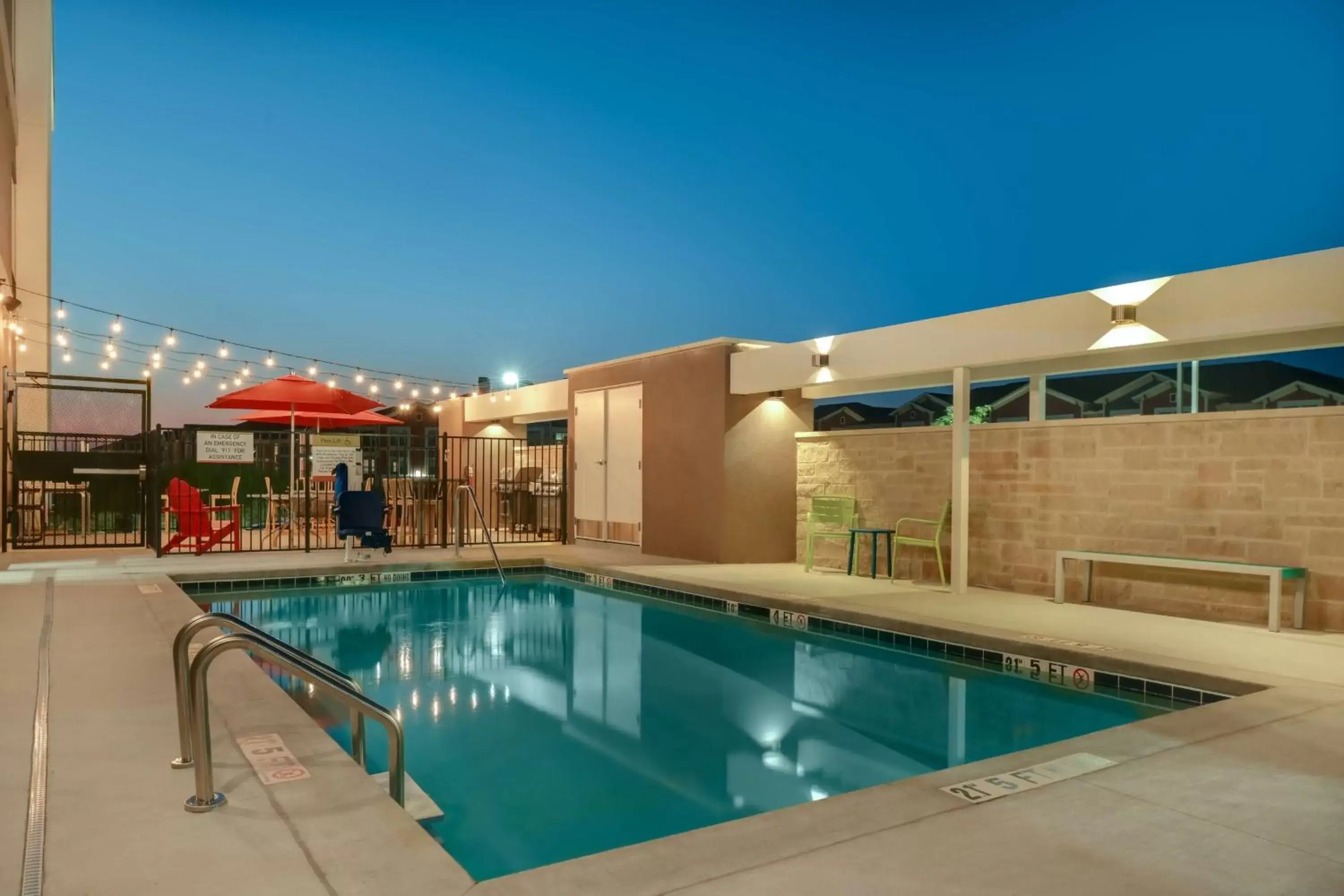 Property building, Swimming Pool in Home2 Suites By Hilton Temple