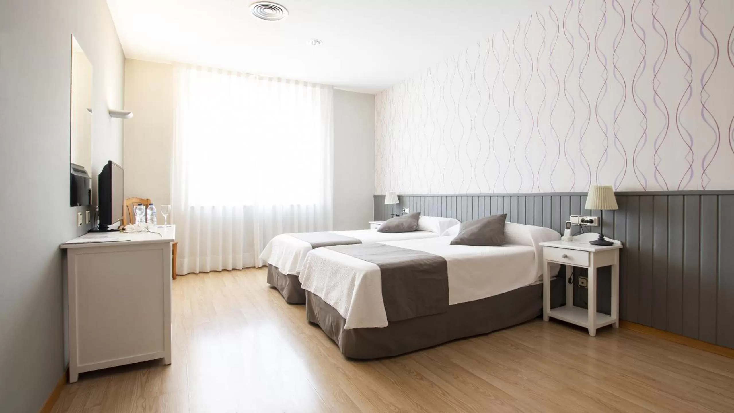 Bed in Hotel Isabel de Segura