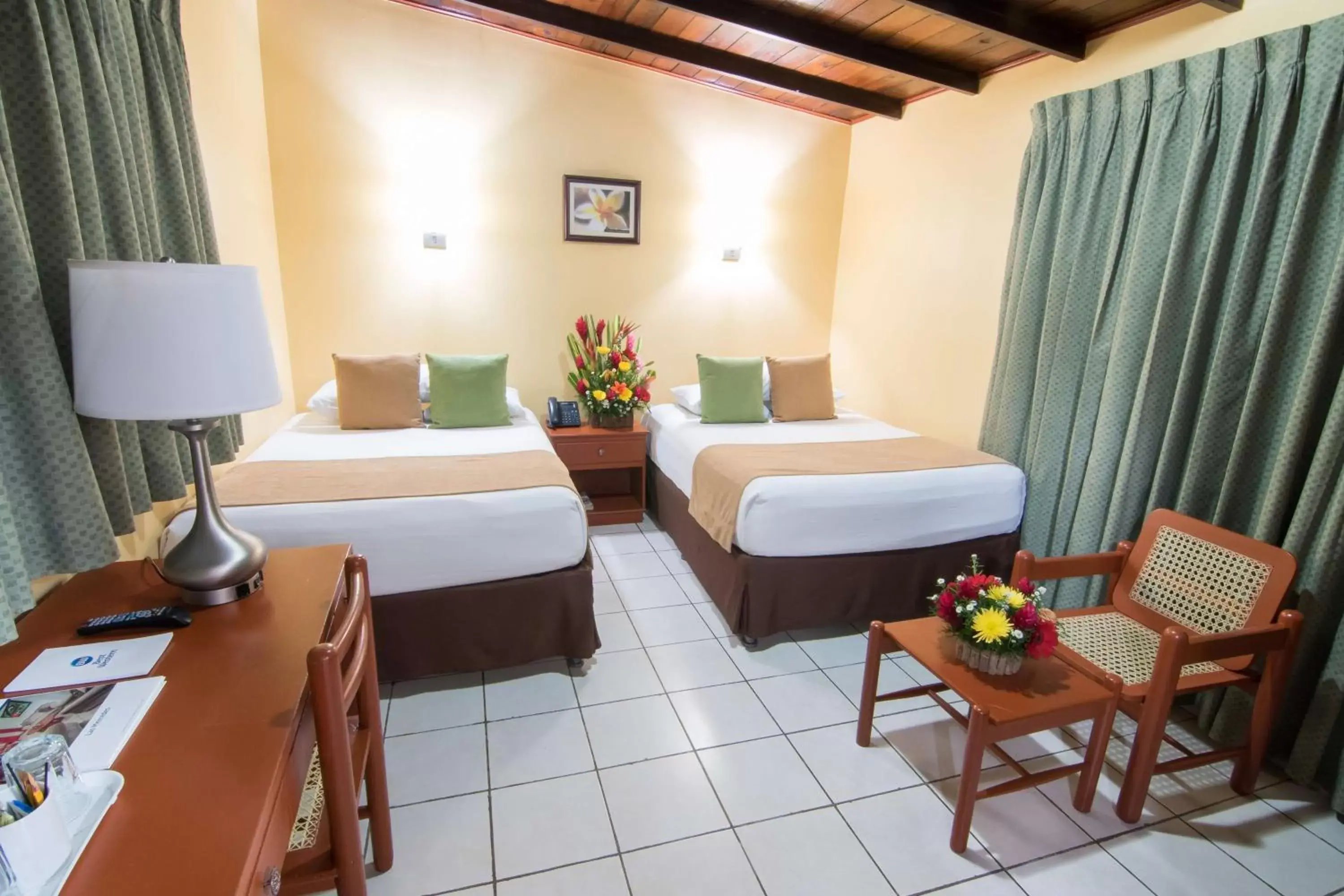 Photo of the whole room, Bed in Best Western Las Mercedes Airport