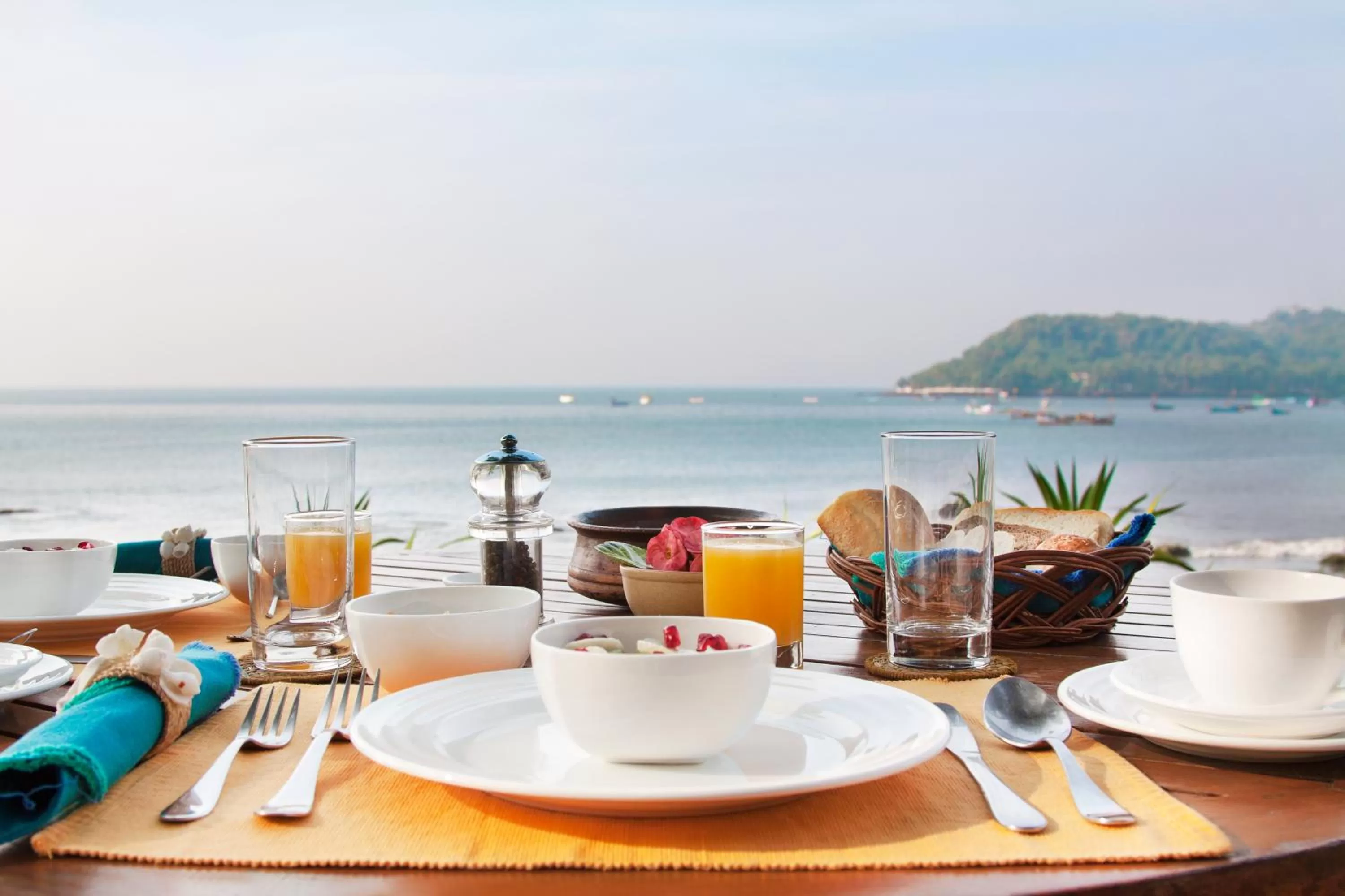 Restaurant/places to eat in Ahilya By The Sea