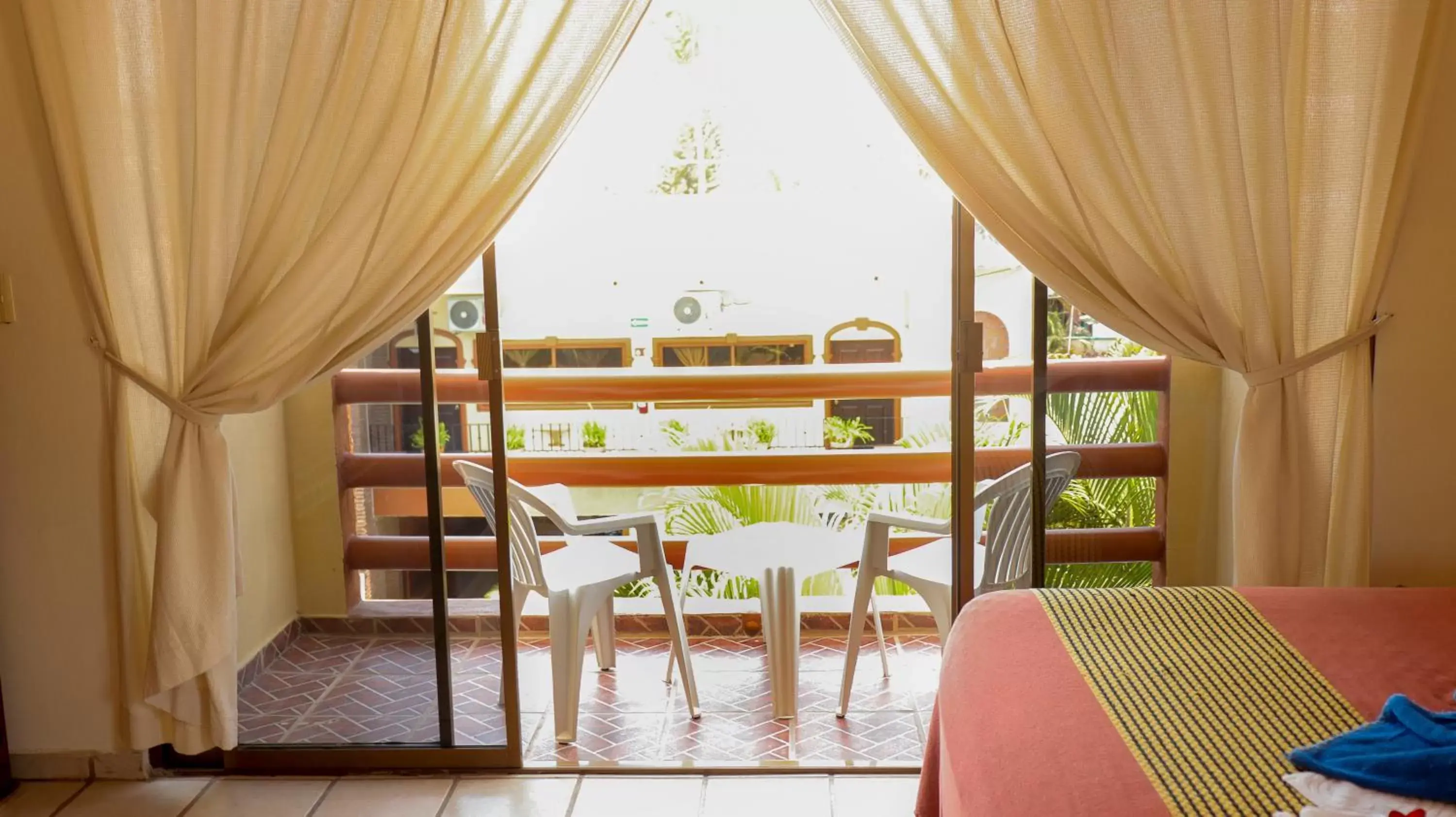 Patio in Hotel Palmeras