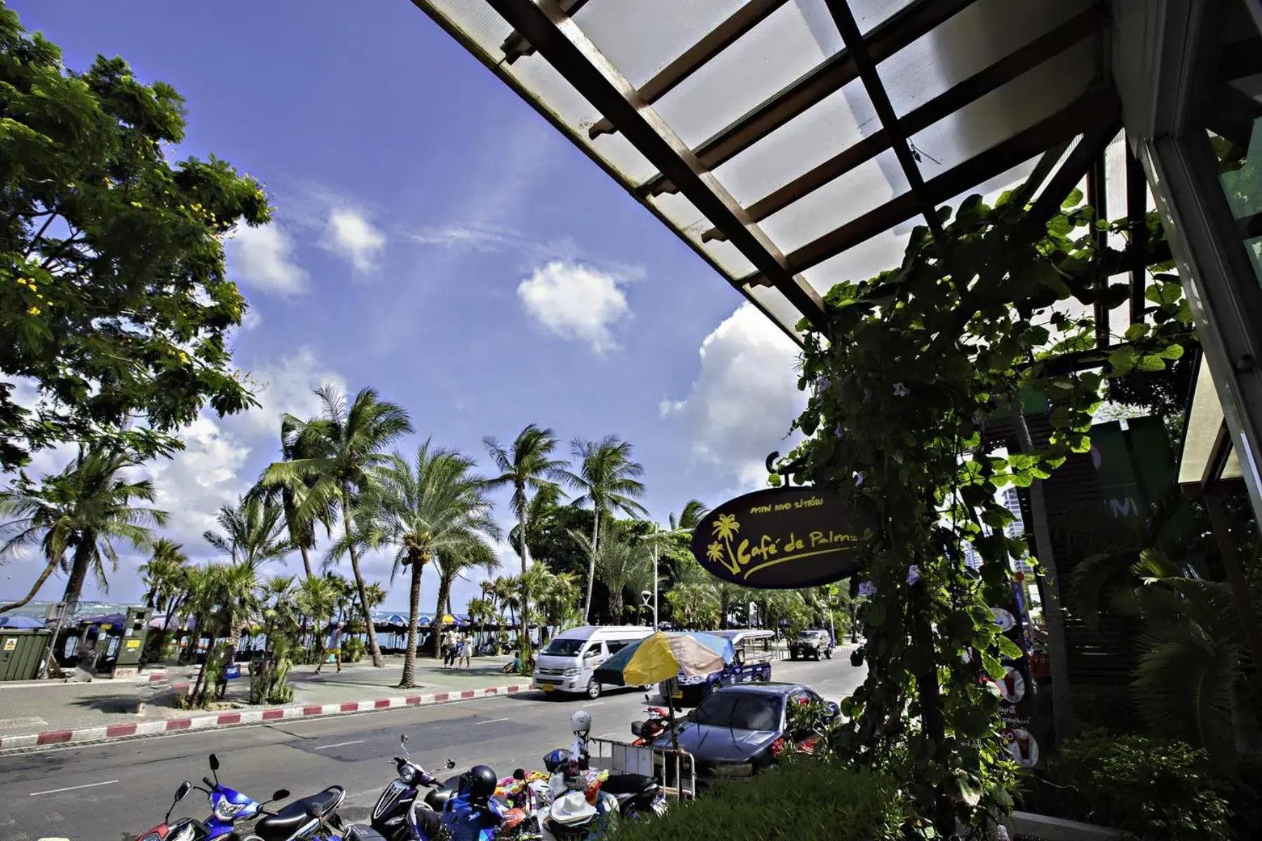 Beach in Twin Palms Resort Pattaya