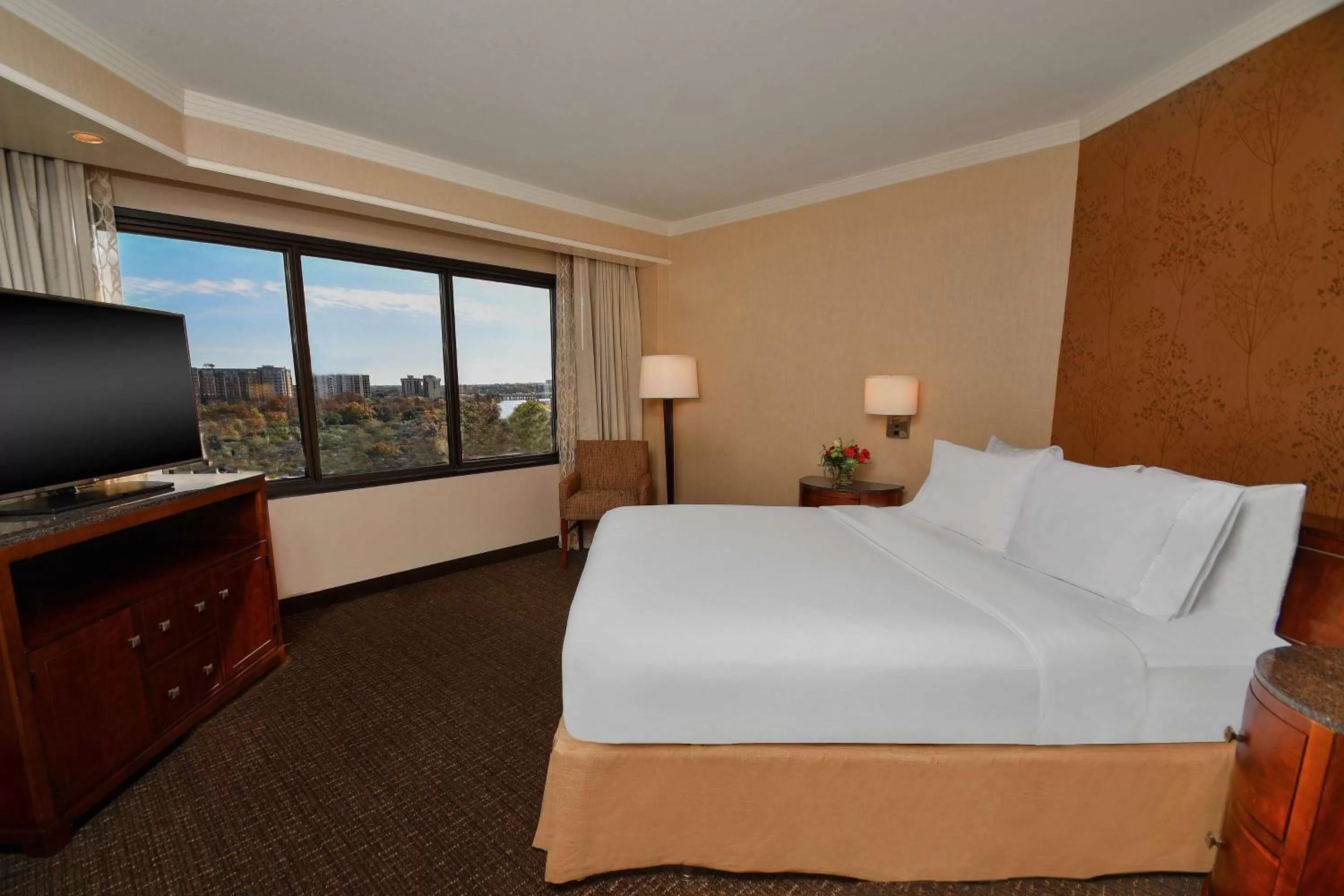 Bedroom, Bed in Embassy Suites by Hilton Austin Downtown South Congress