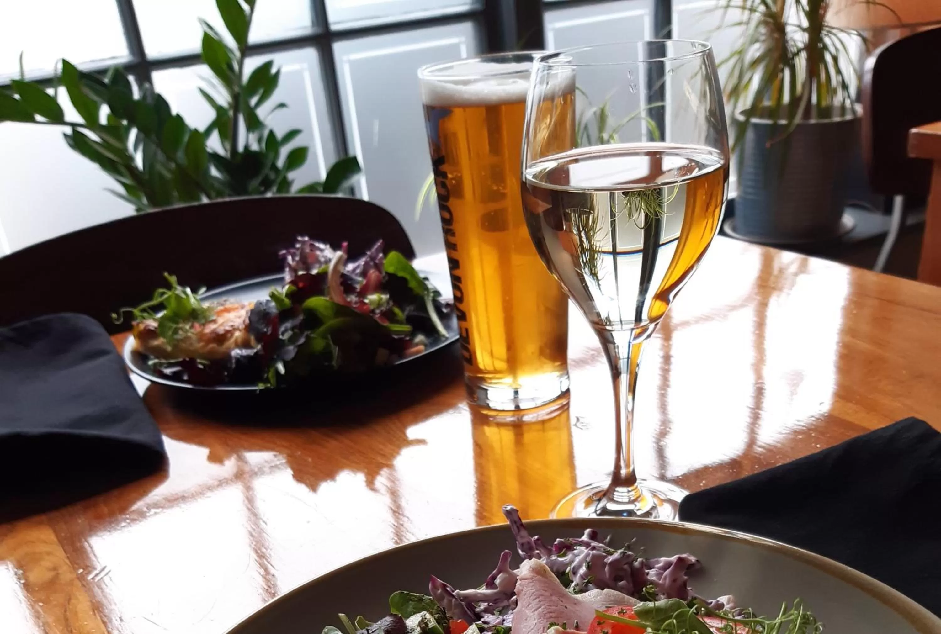 Restaurant/places to eat in Browns Hotel