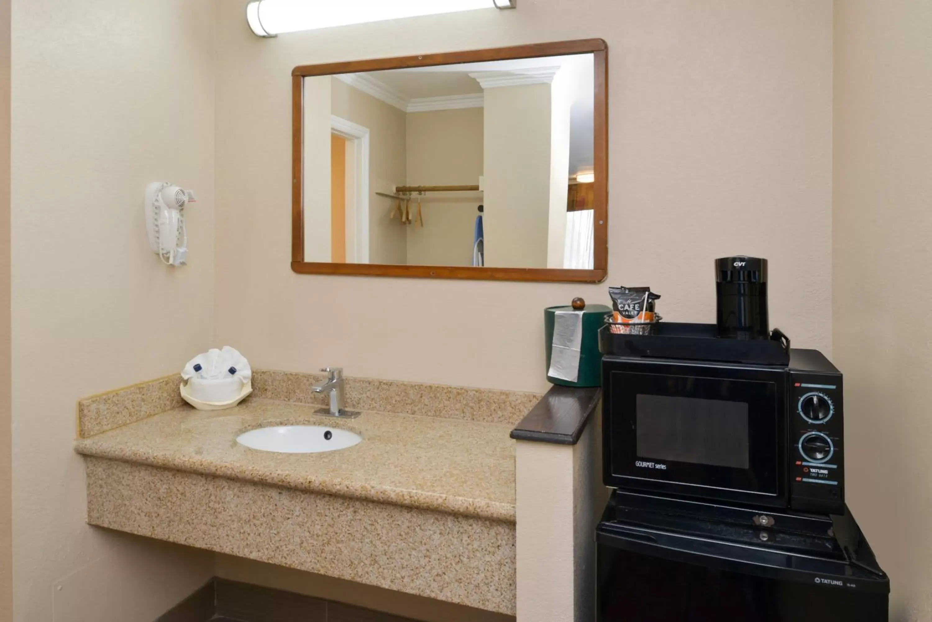 Bathroom in Pacific Shores Inn - Morro Bay