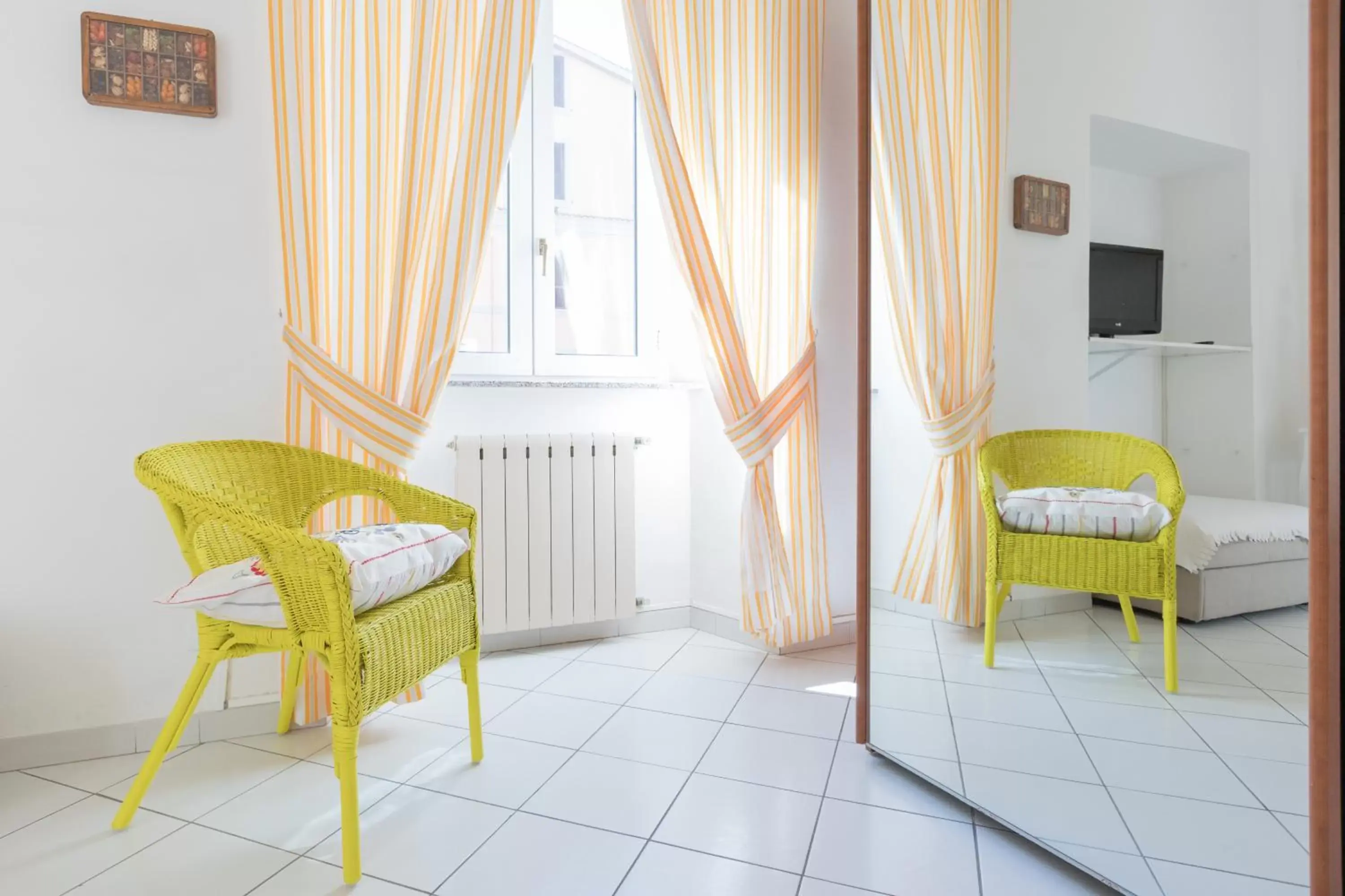 Bedroom, Seating Area in B&B Piazza Fratti