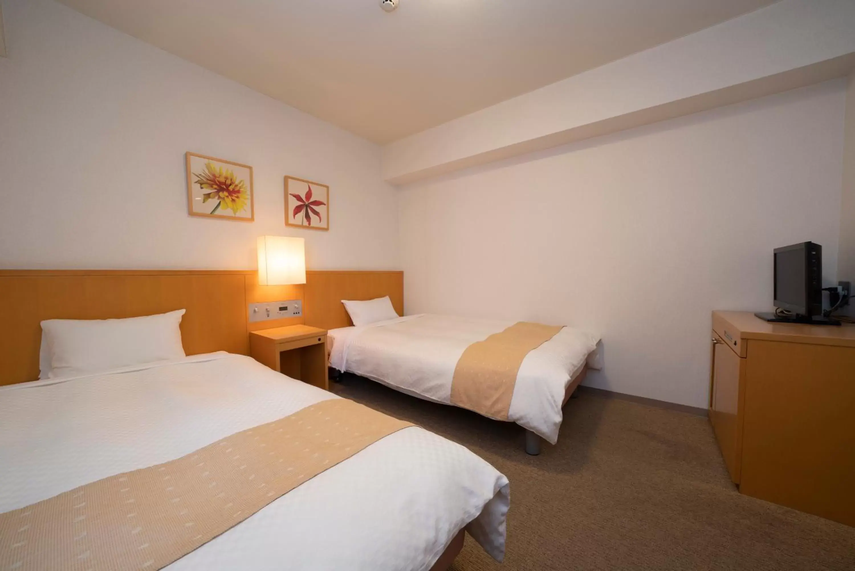 Photo of the whole room, Bed in Hotel S-plus Nagoya Sakae