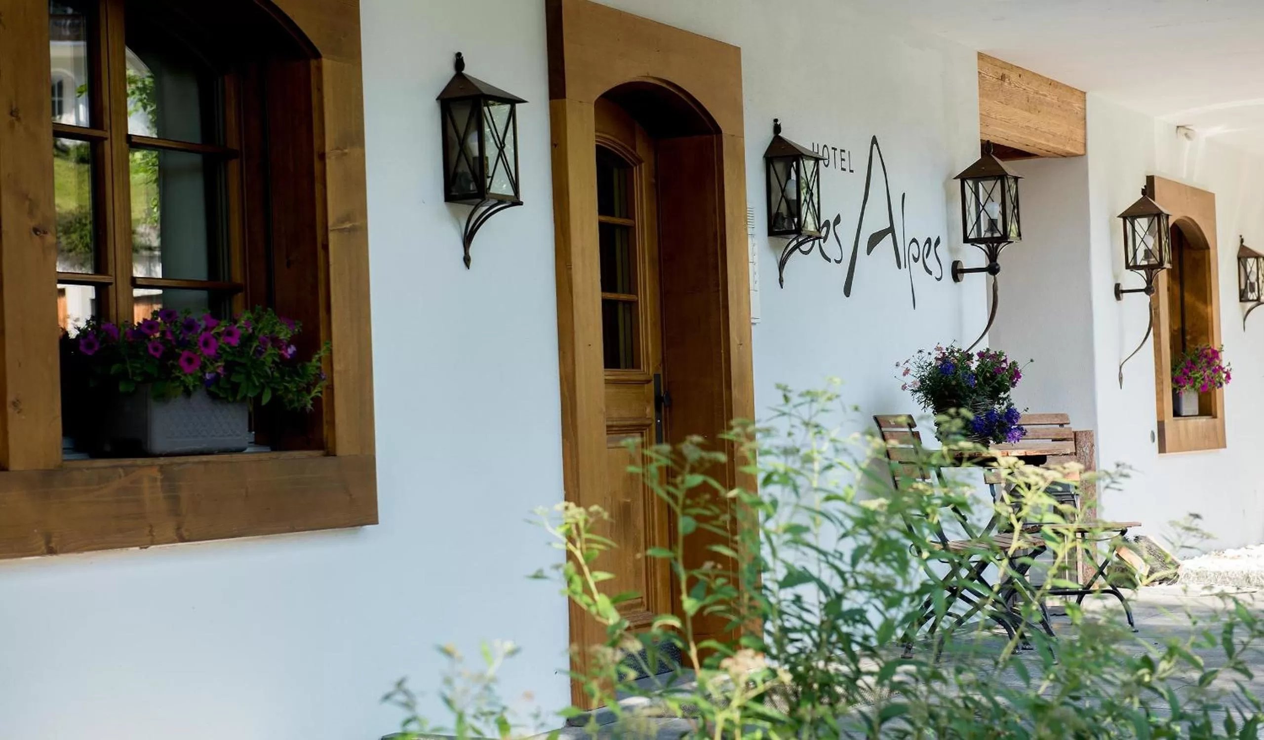 Facade/entrance in Hotel des Alpes Superieur