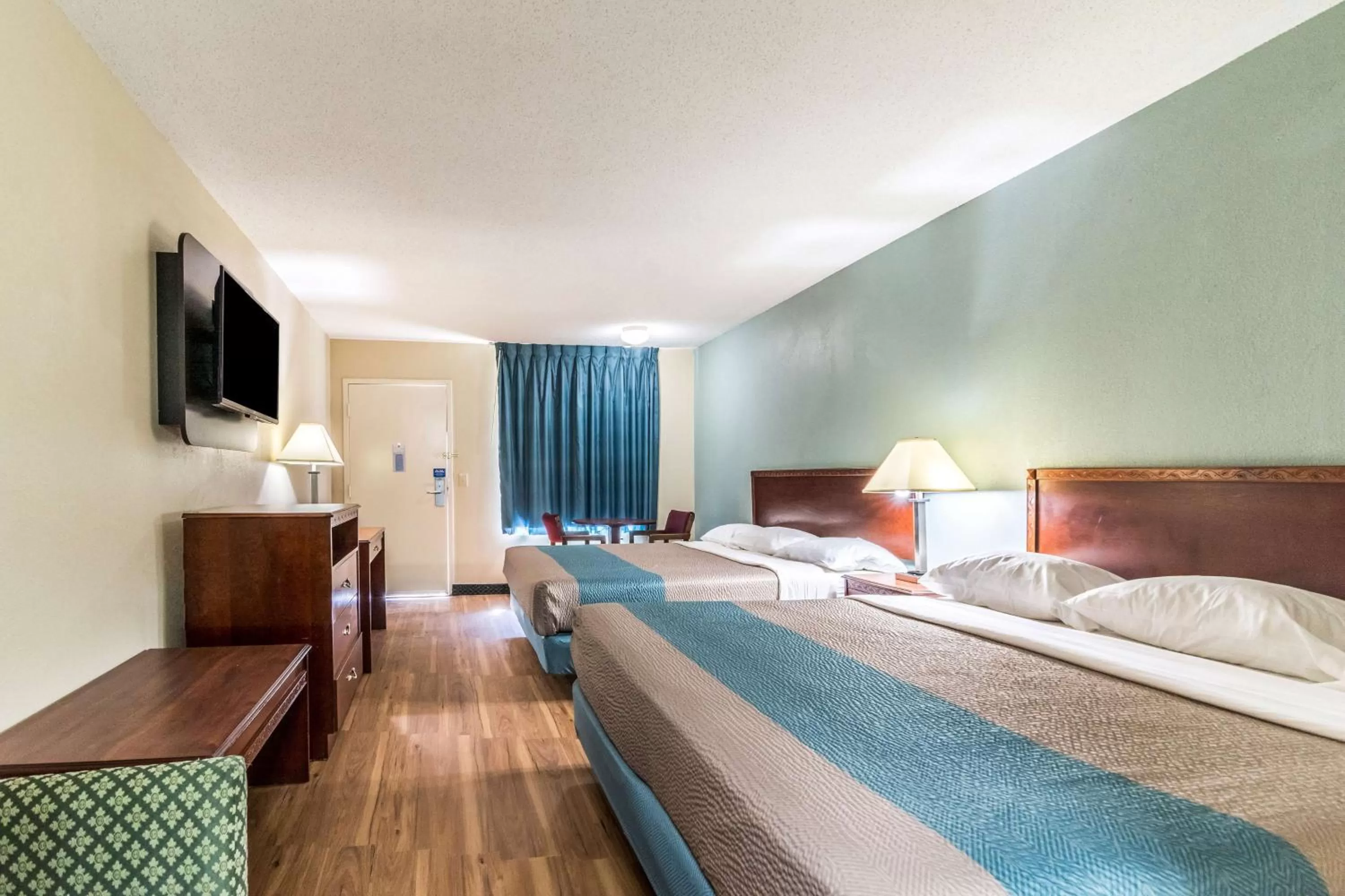 Photo of the whole room, Bed in Motel 6-Kenly, NC