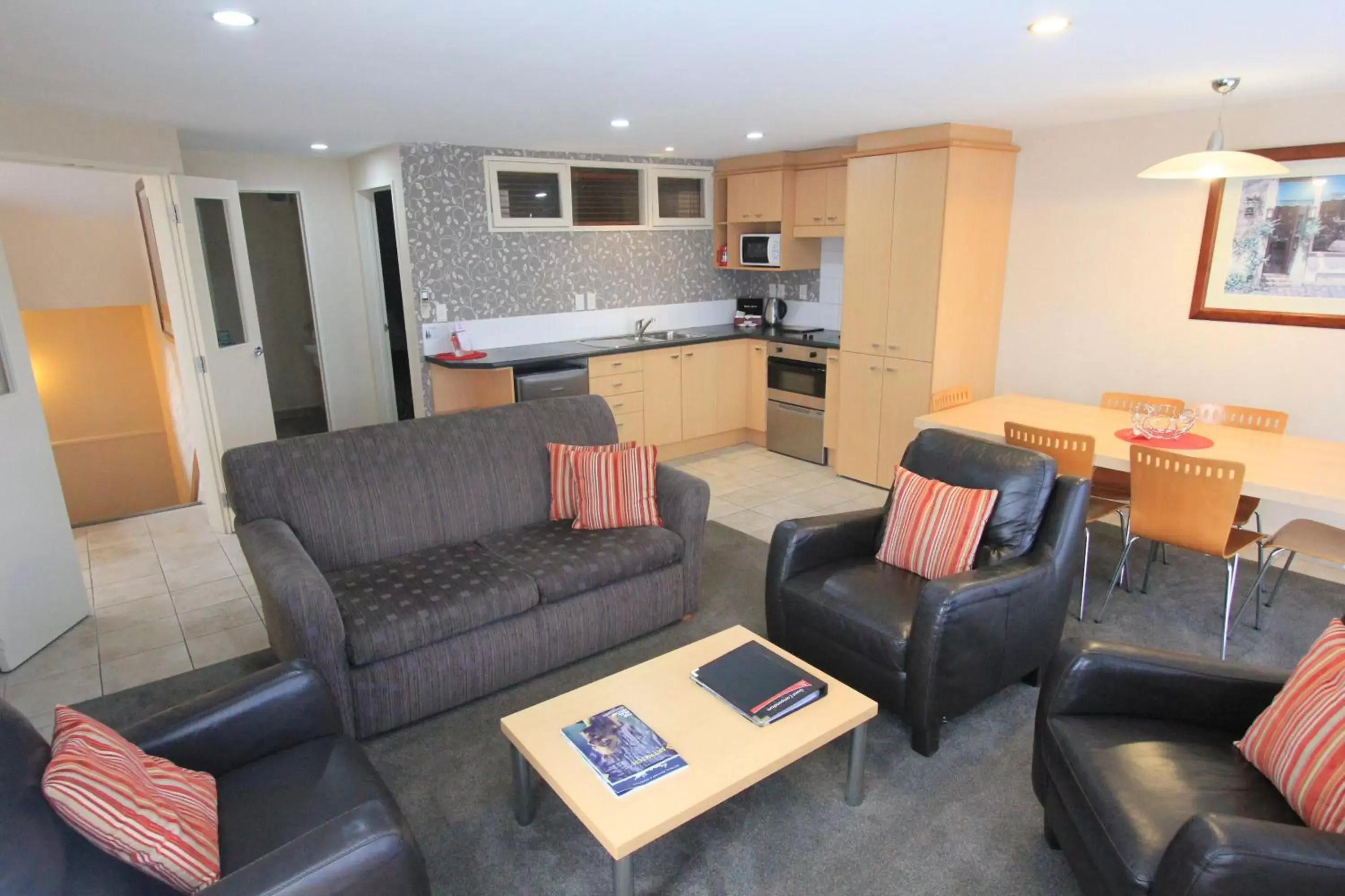 Kitchen or kitchenette, Seating Area in Voyager Apartments Taupo