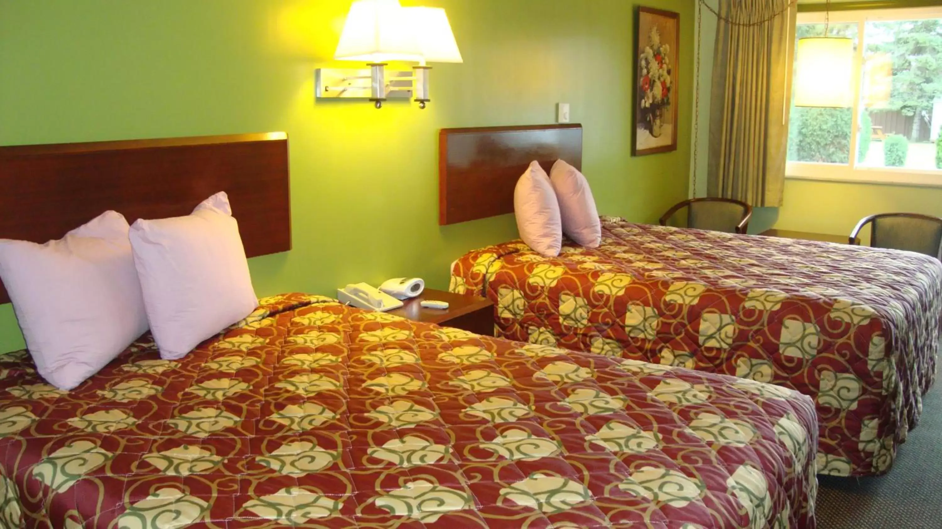 Queen Room with Two Queen Beds in Pinconning Trail Inn Motel