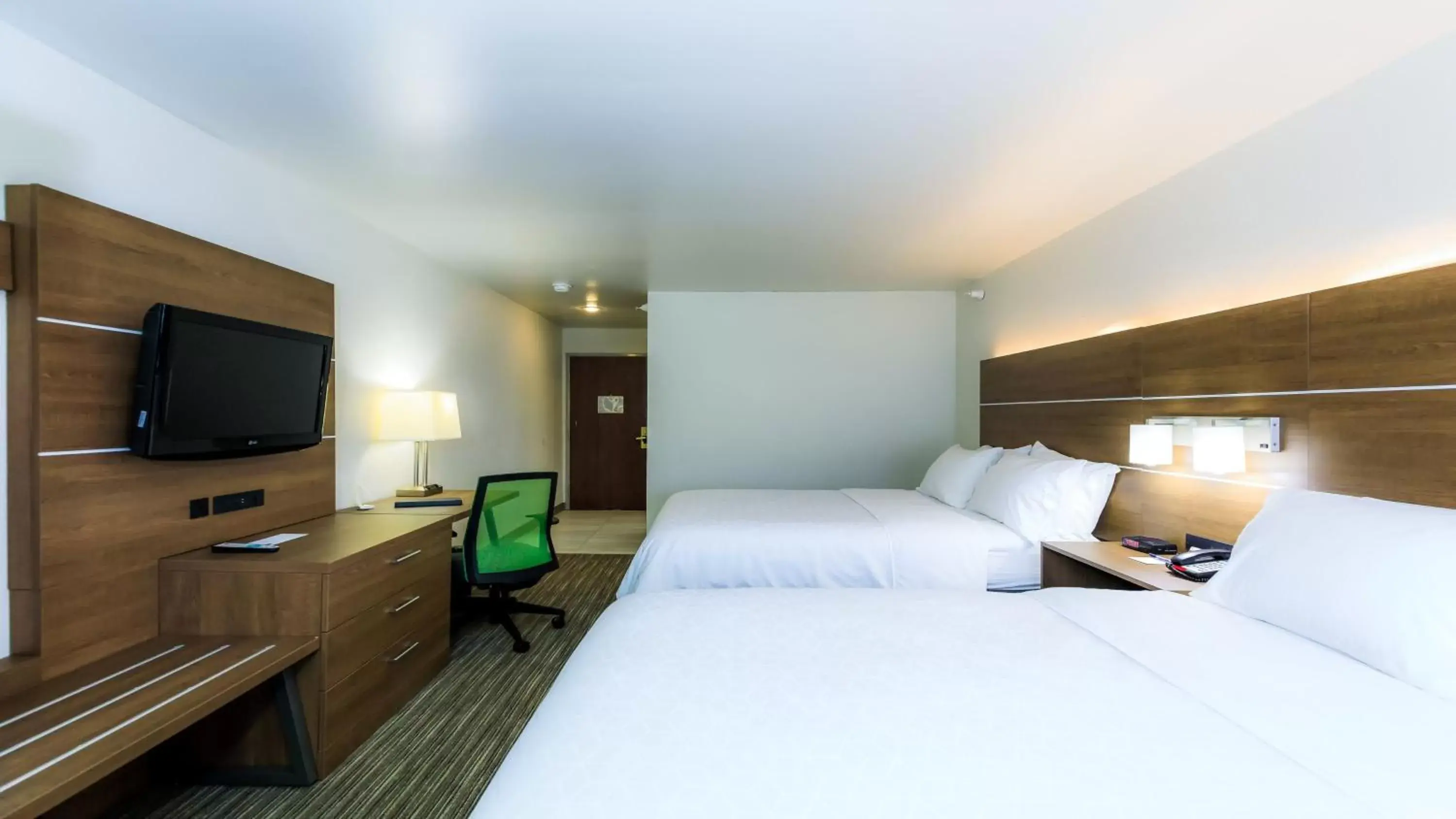 Photo of the whole room, Bed in Holiday Inn Express Osage Beach - Lake of the Ozarks, an IHG Hotel