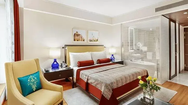 Bed in The Oberoi New Delhi