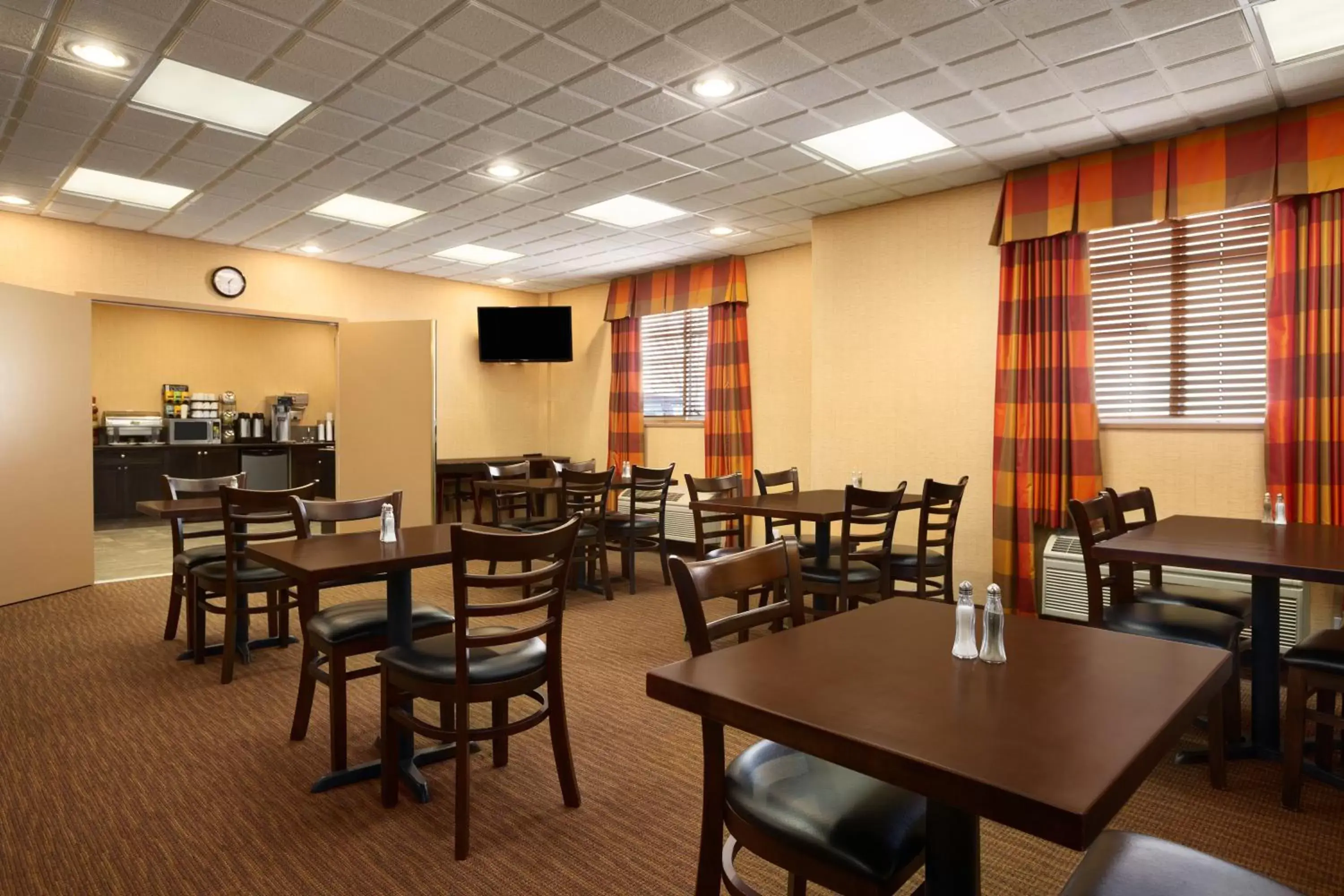 Restaurant/Places to Eat in Ramada by Wyndham Surrey/Langley
