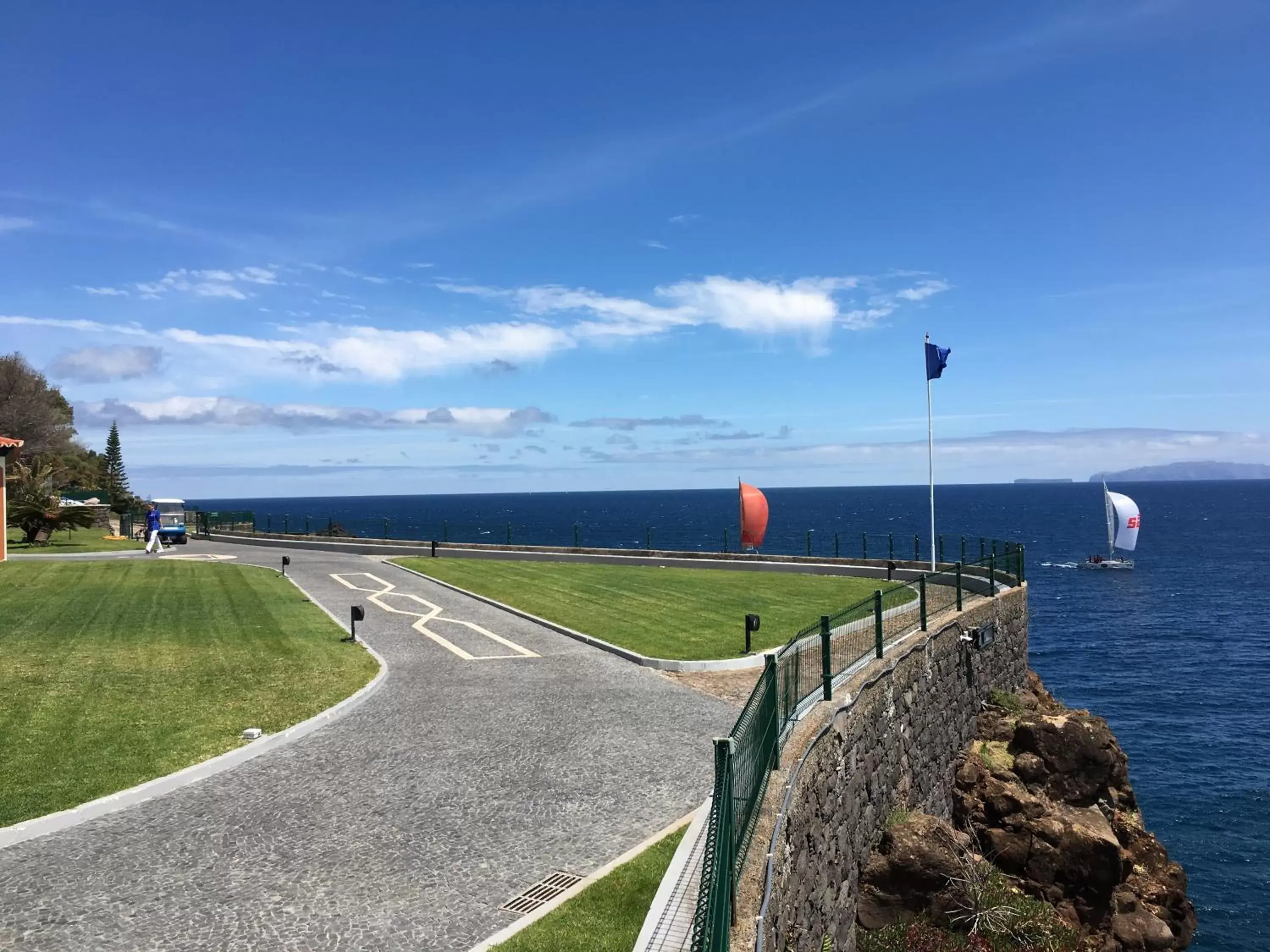 Garden in Albatroz Beach & Yacht Club