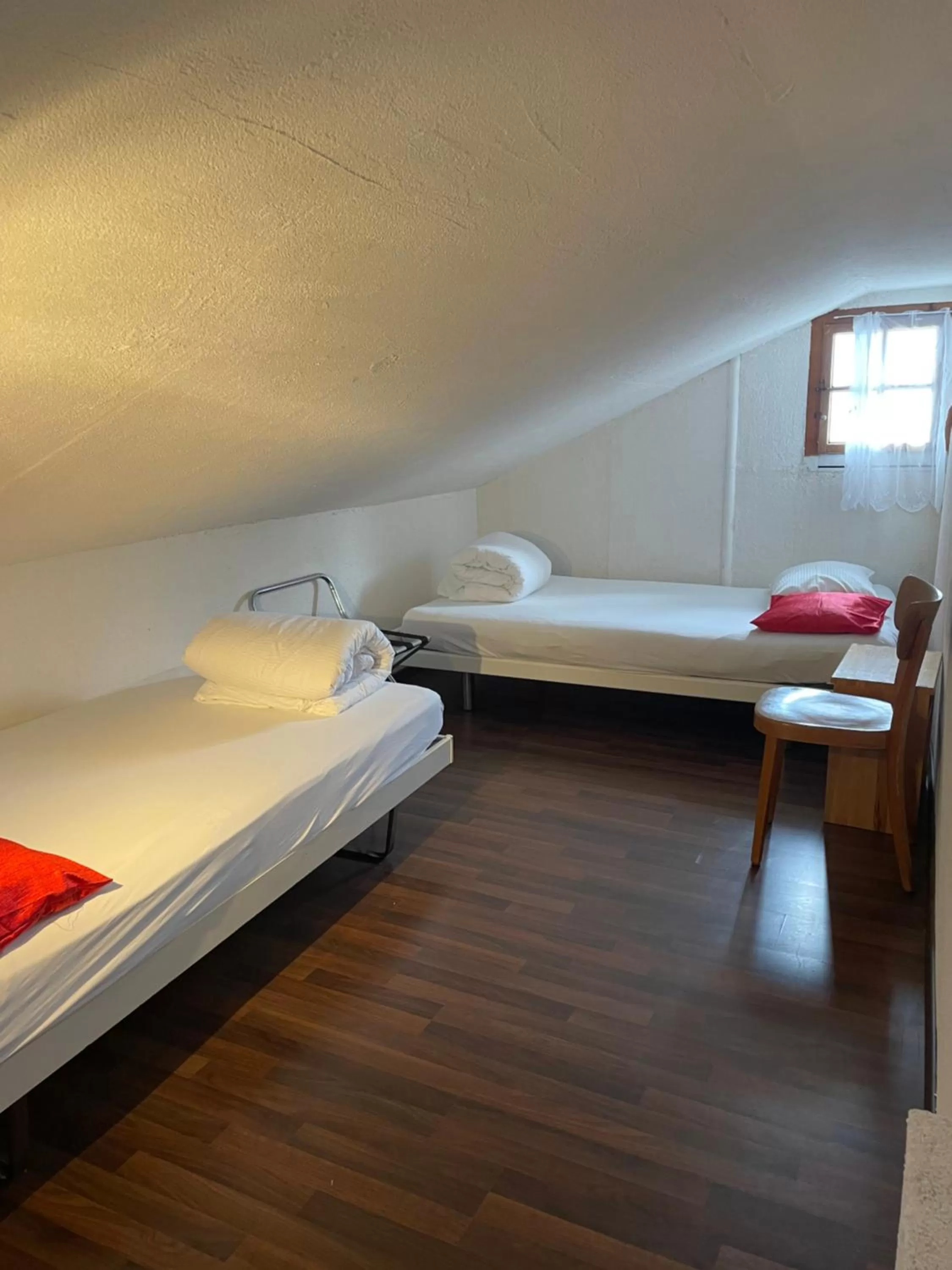 Bedroom, Bed in Schäfli