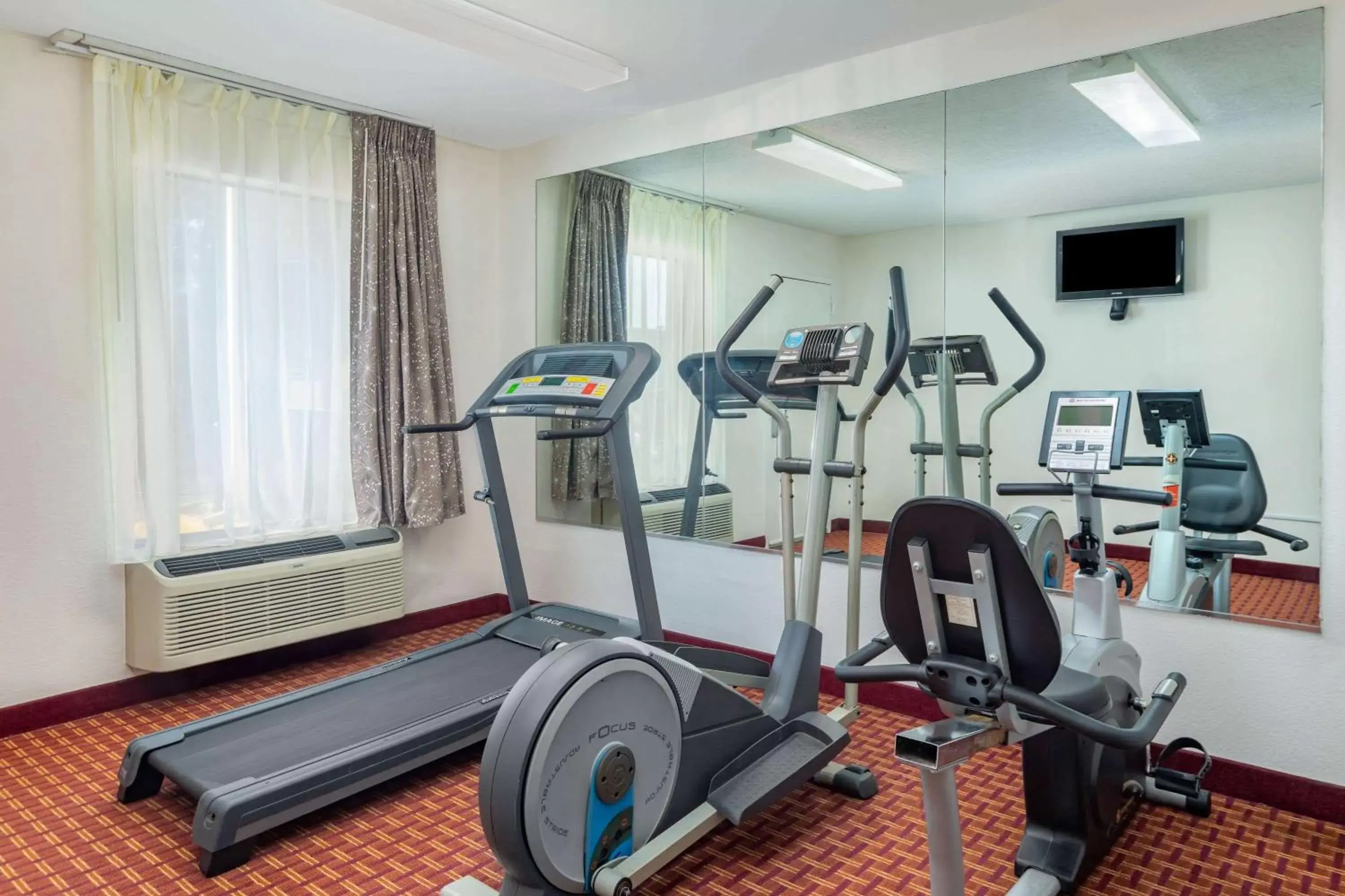 Fitness centre/facilities, Fitness Center/Facilities in Howard Johnson by Wyndham Rock Hill