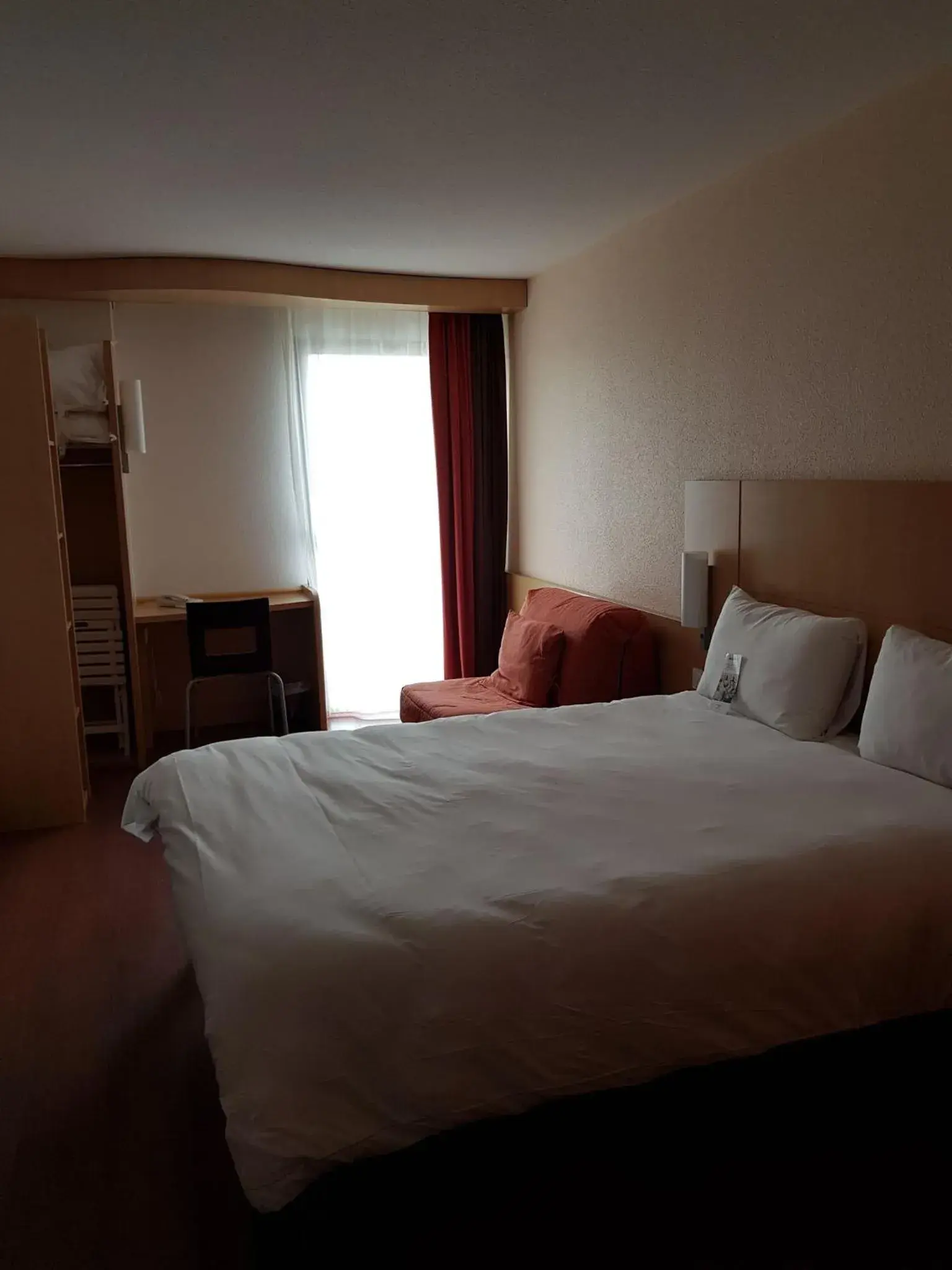 Bedroom, Bed in ibis Bayeux Port En Bessin