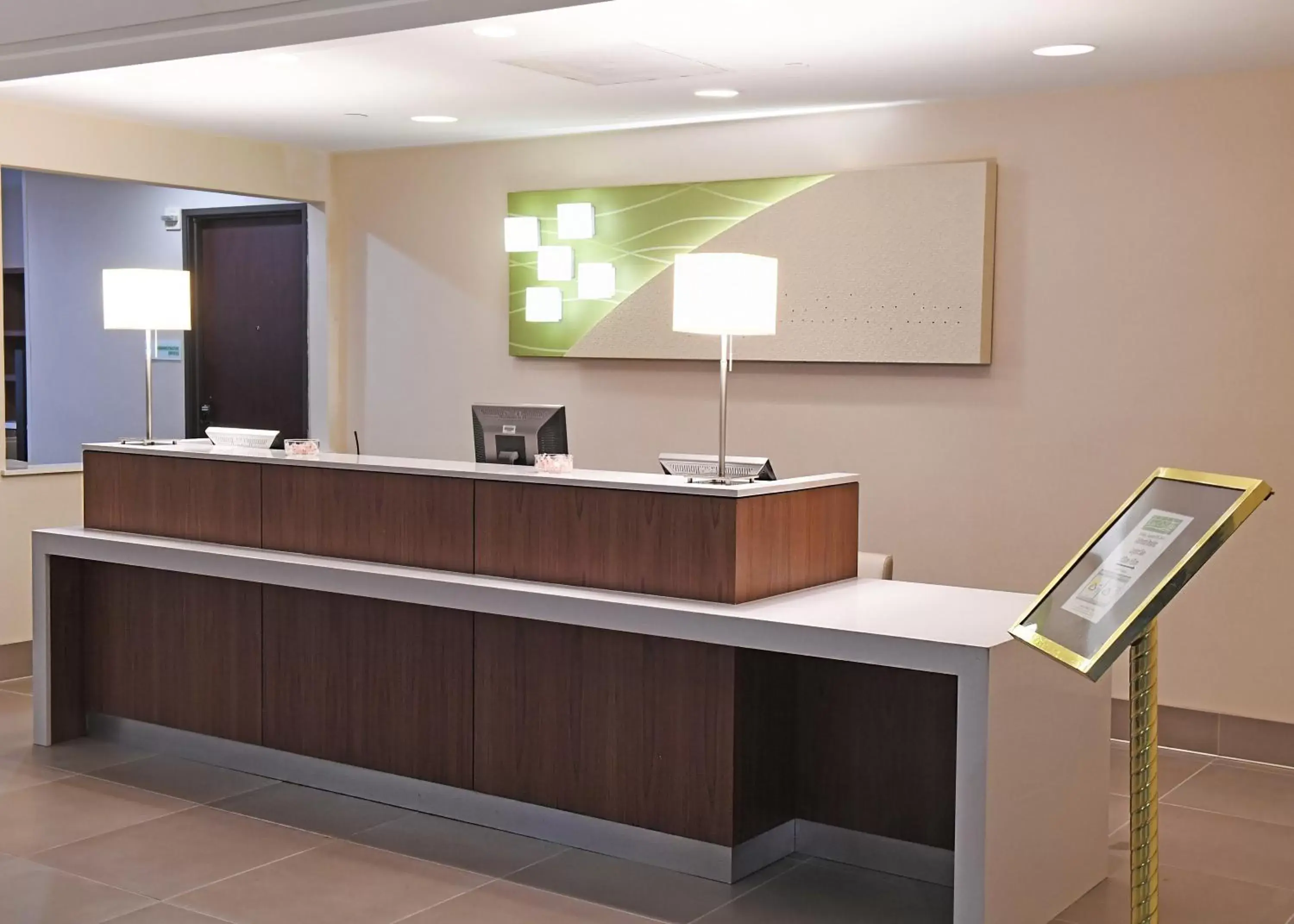 Property building, Lobby/Reception in Holiday Inn Irving Las Colinas, an IHG Hotel