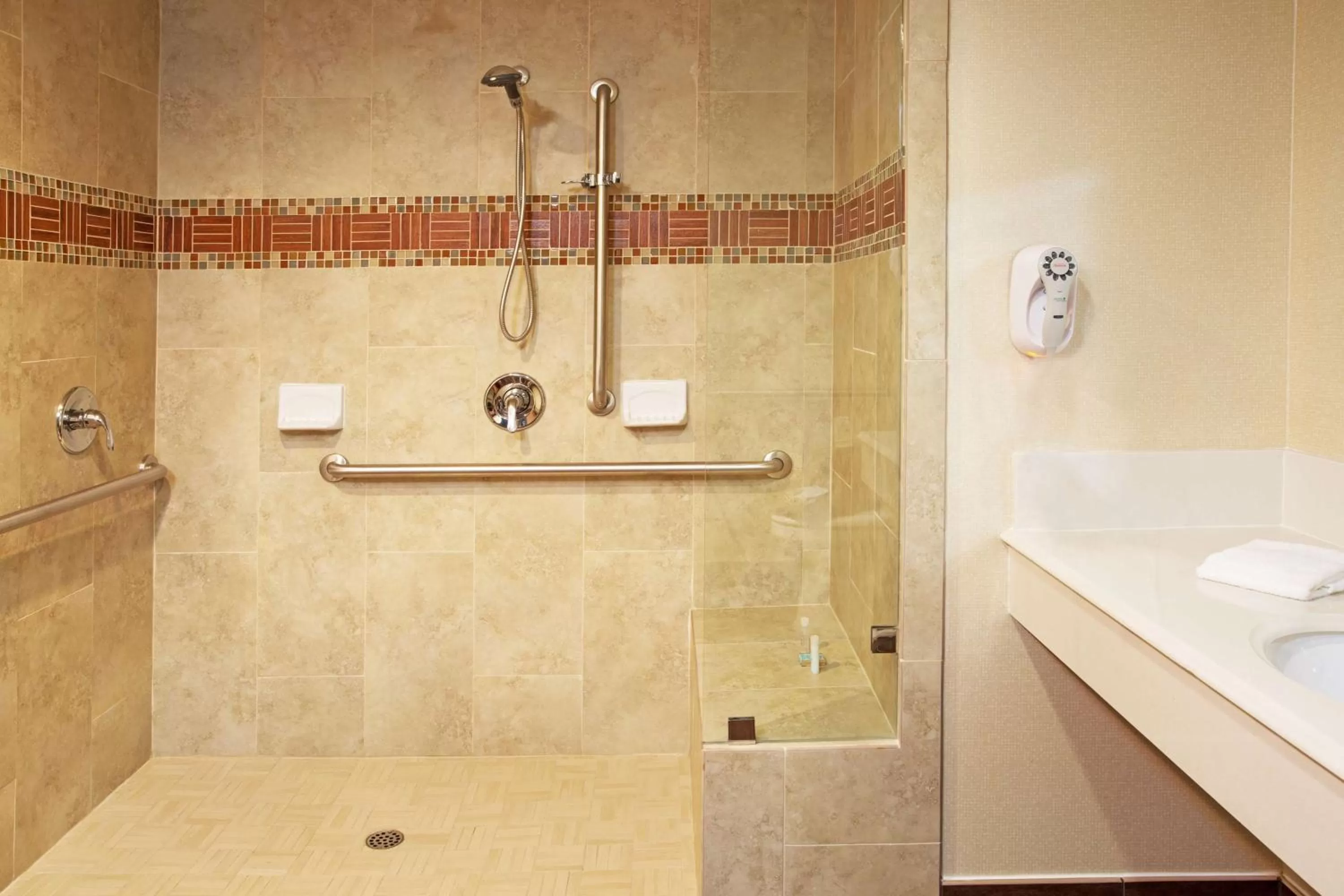 Suite - Mobility Access/Non-Smoking in Travelodge by Wyndham Ocean Front