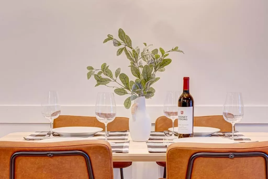 Dining area in Mountain Retreat, Pool & Hot Tub, BBQ, Patio, King Bed, Sleeps 6!