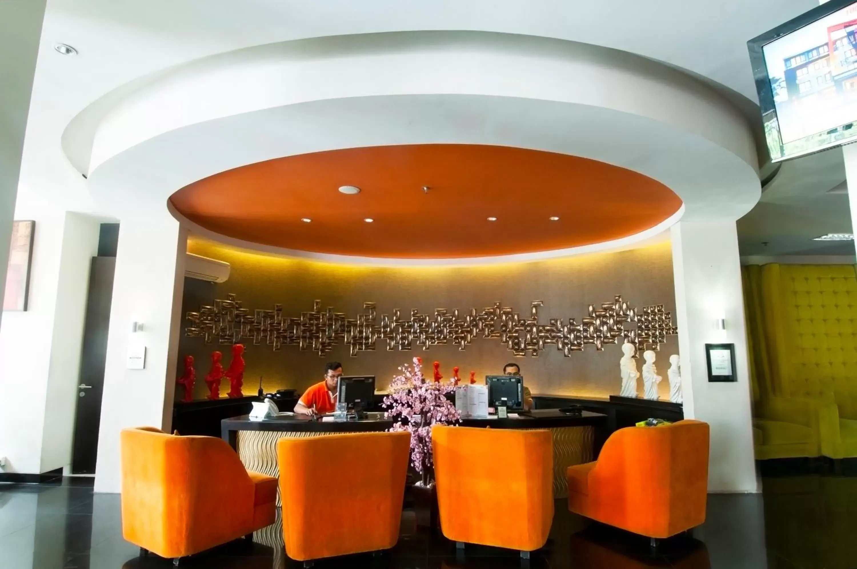 Lobby or reception, Lounge/Bar in 100 Sunset Kuta Hotel & Ballroom